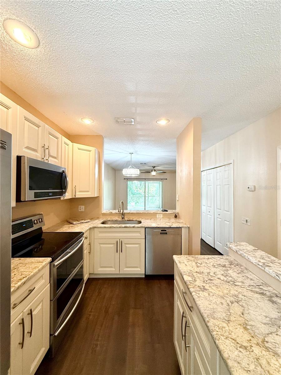 8654 HUNTERS KEY CIR