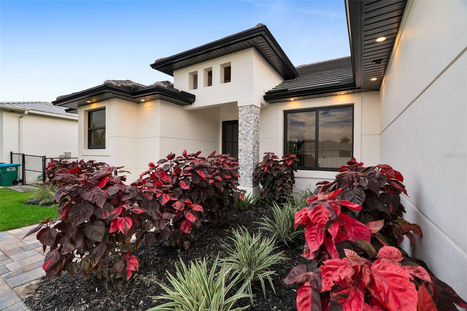 836 SW 36TH TER