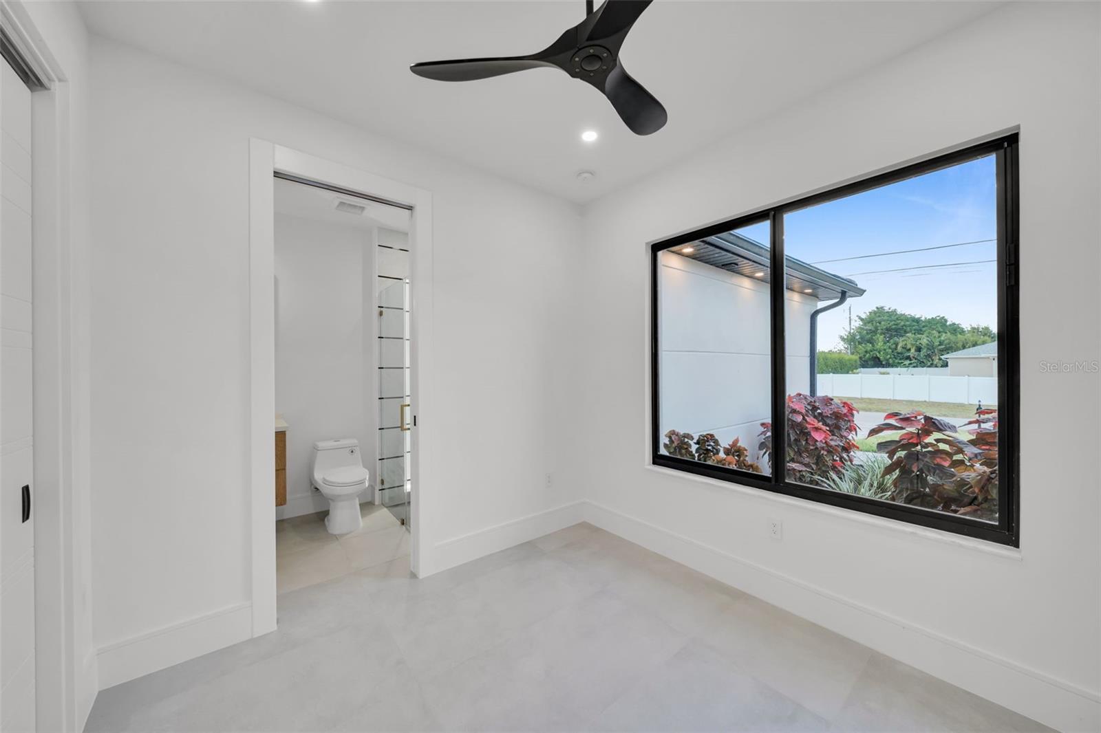 836 SW 36TH TER