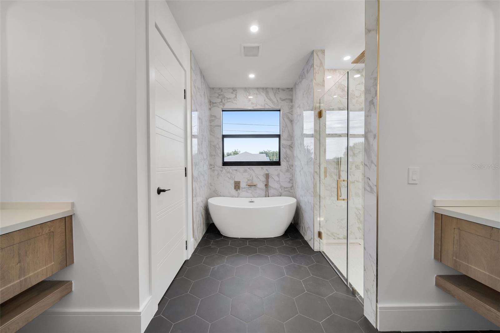 836 SW 36TH TER