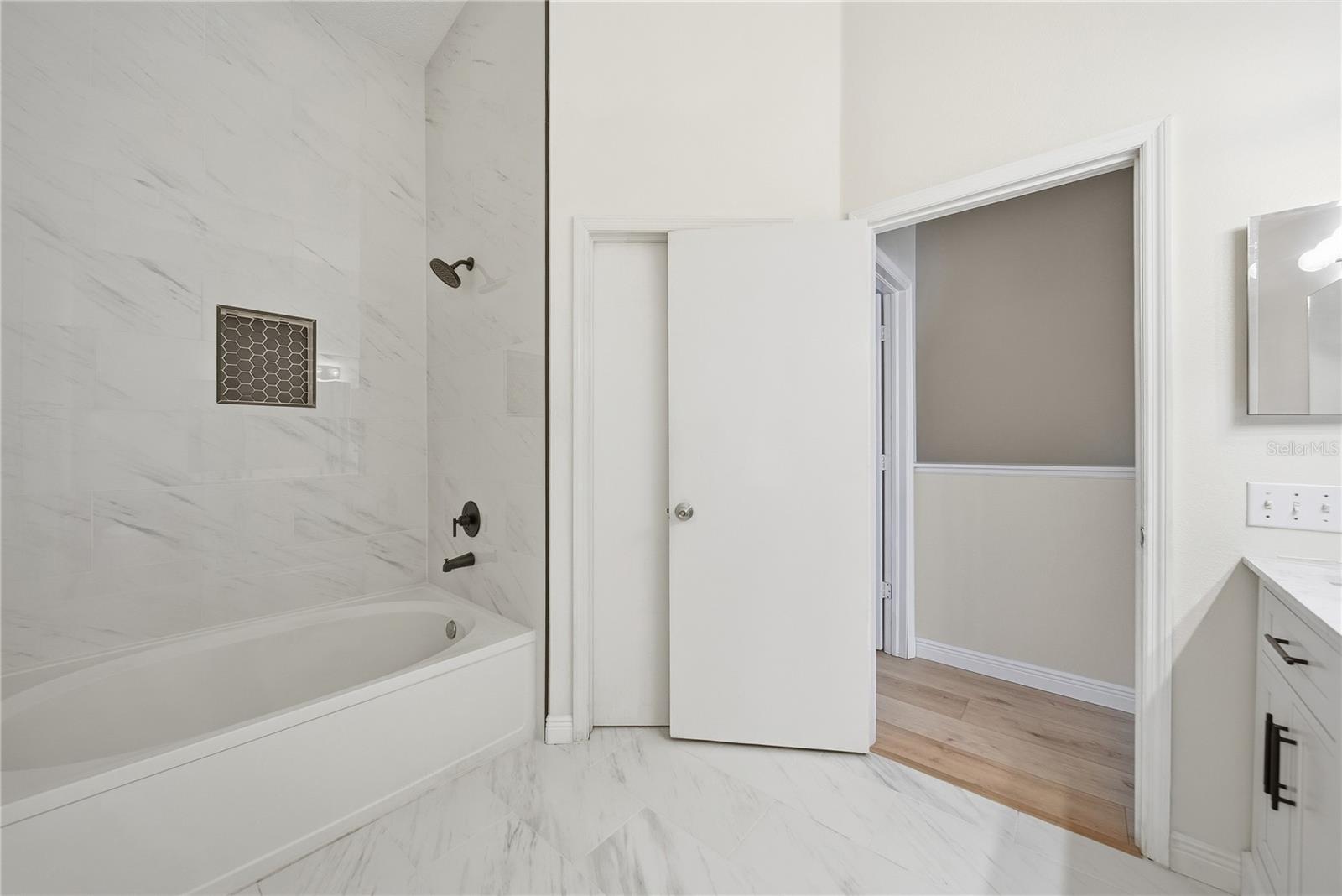 8530 HUNTERS KEY CIR