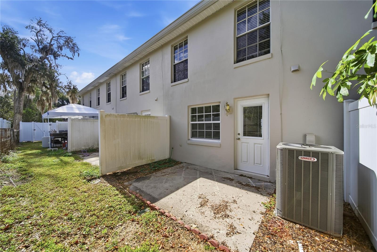 13542 EMBASSY PARK CT