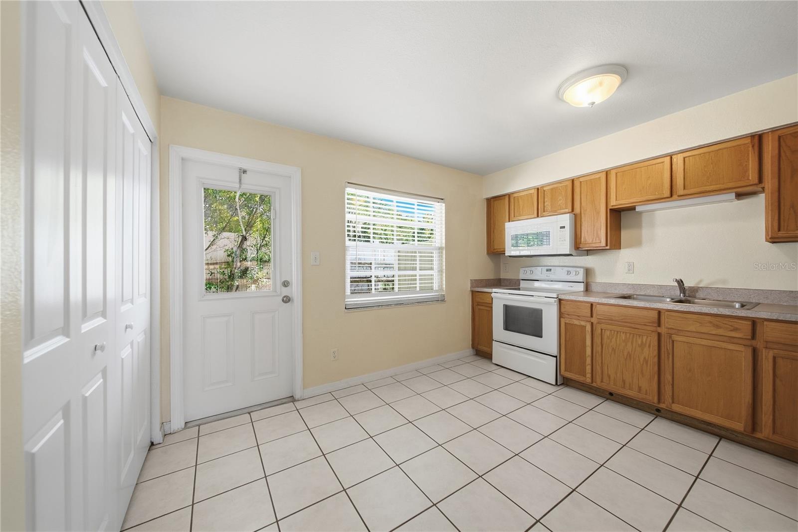 13542 EMBASSY PARK CT