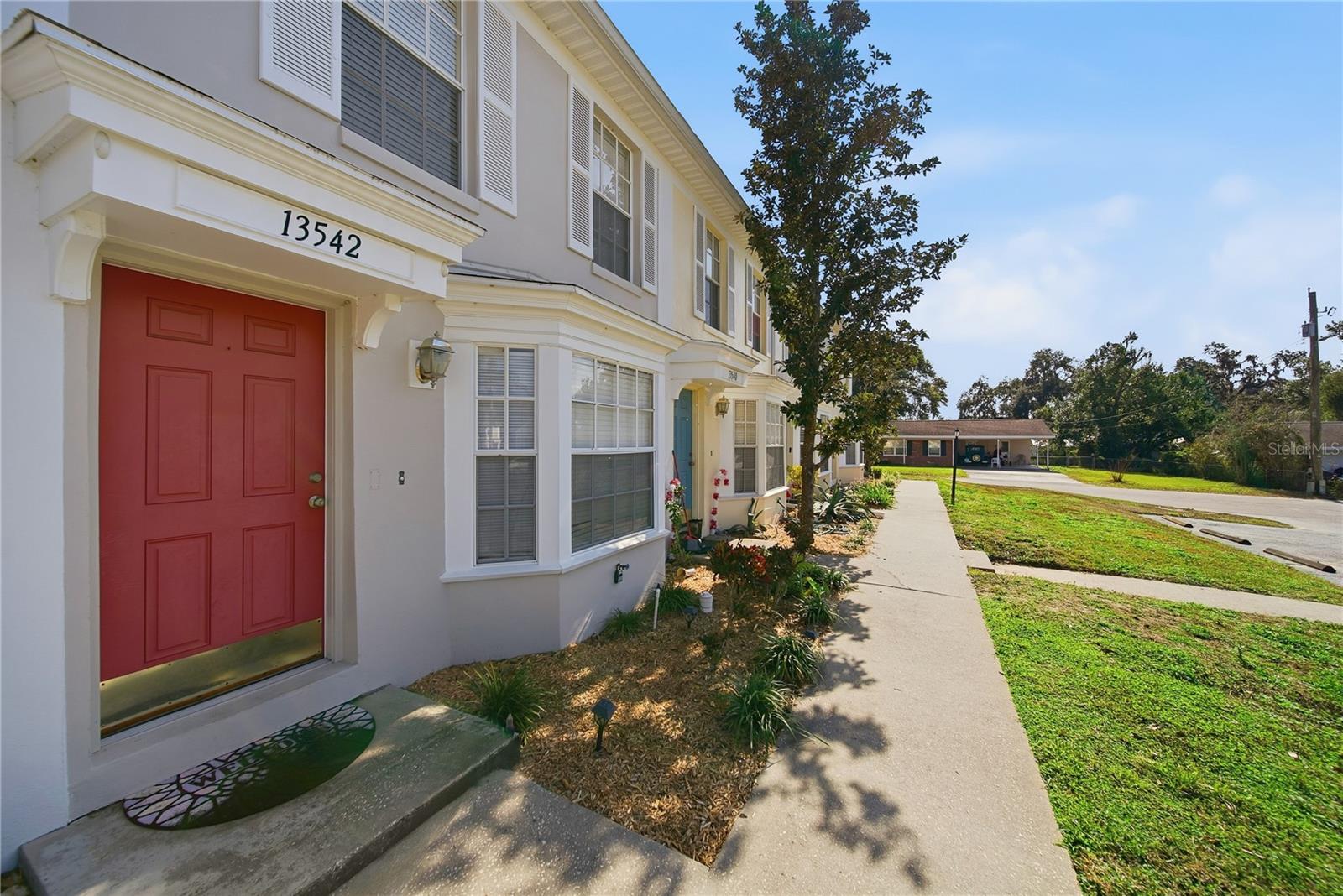 13542 EMBASSY PARK CT