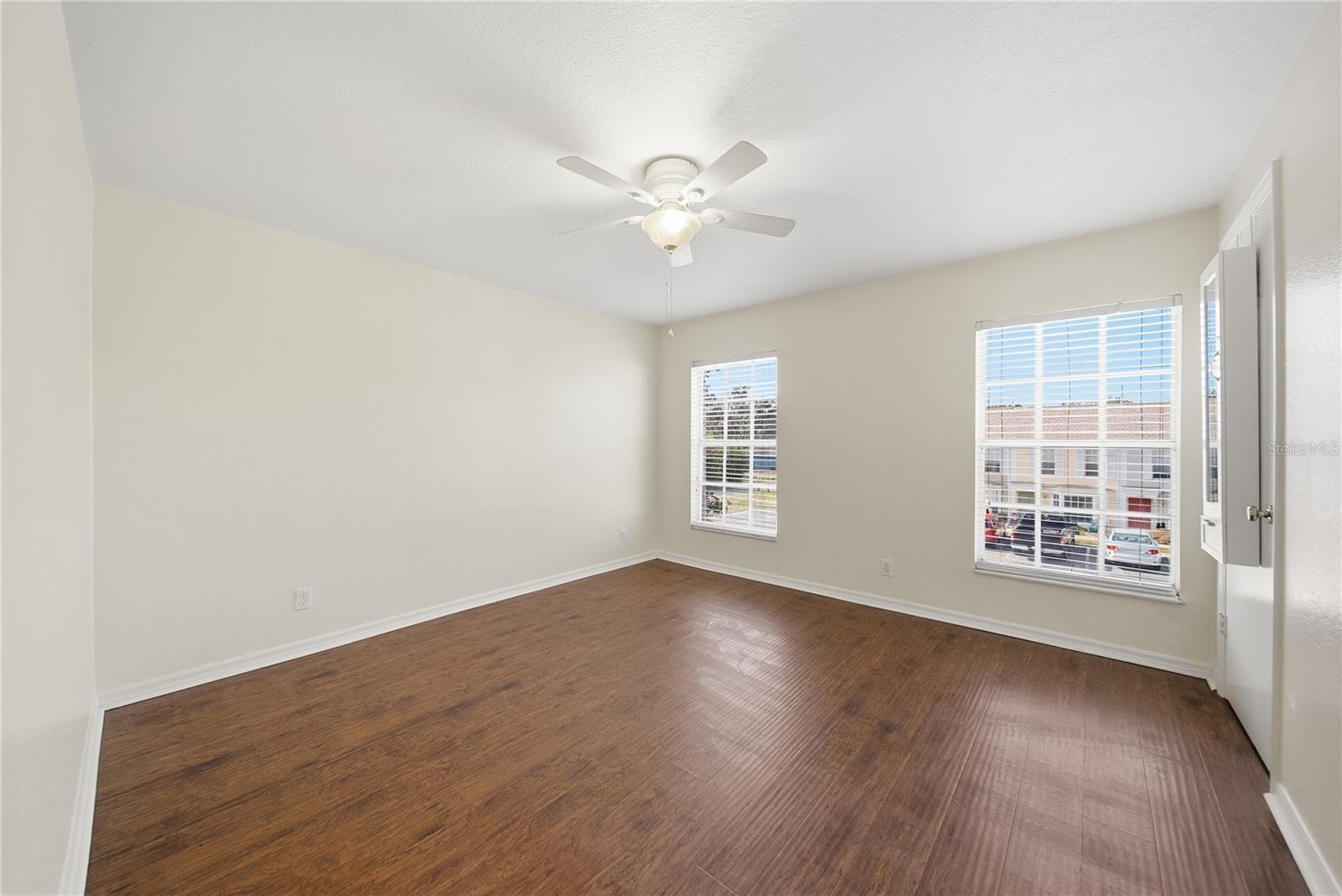 13542 EMBASSY PARK CT