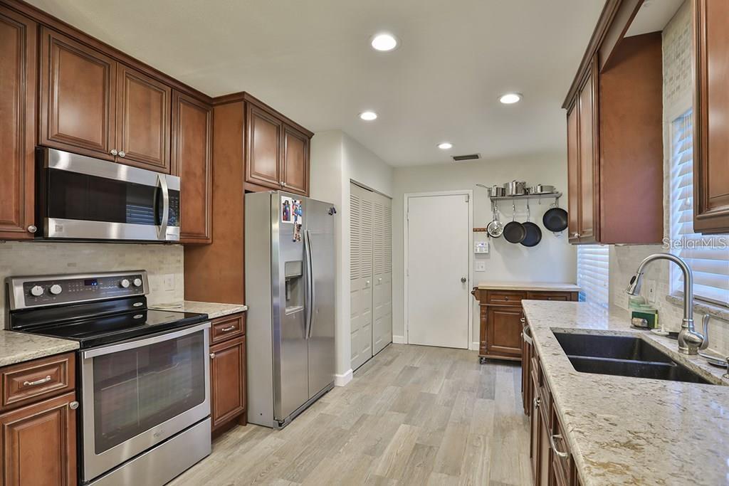 7920 GEORGE WASHINGTON LN