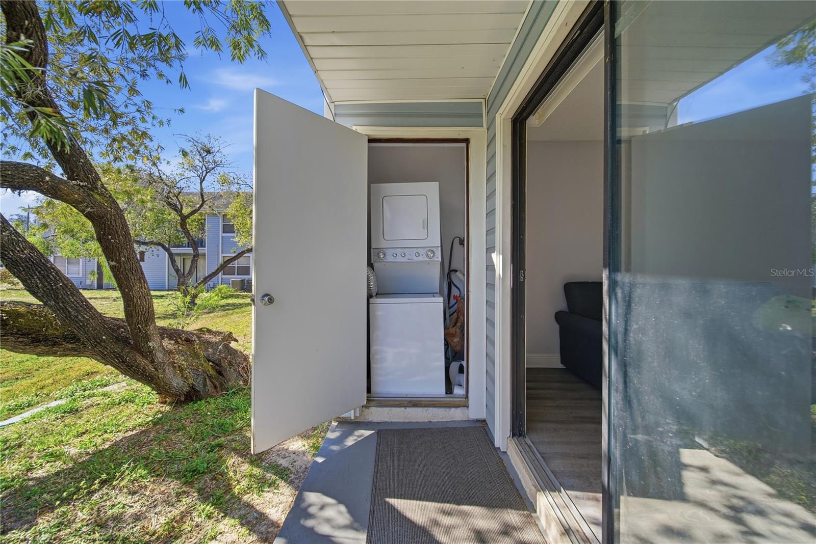 5040 TERRACE PALMS CIR #102