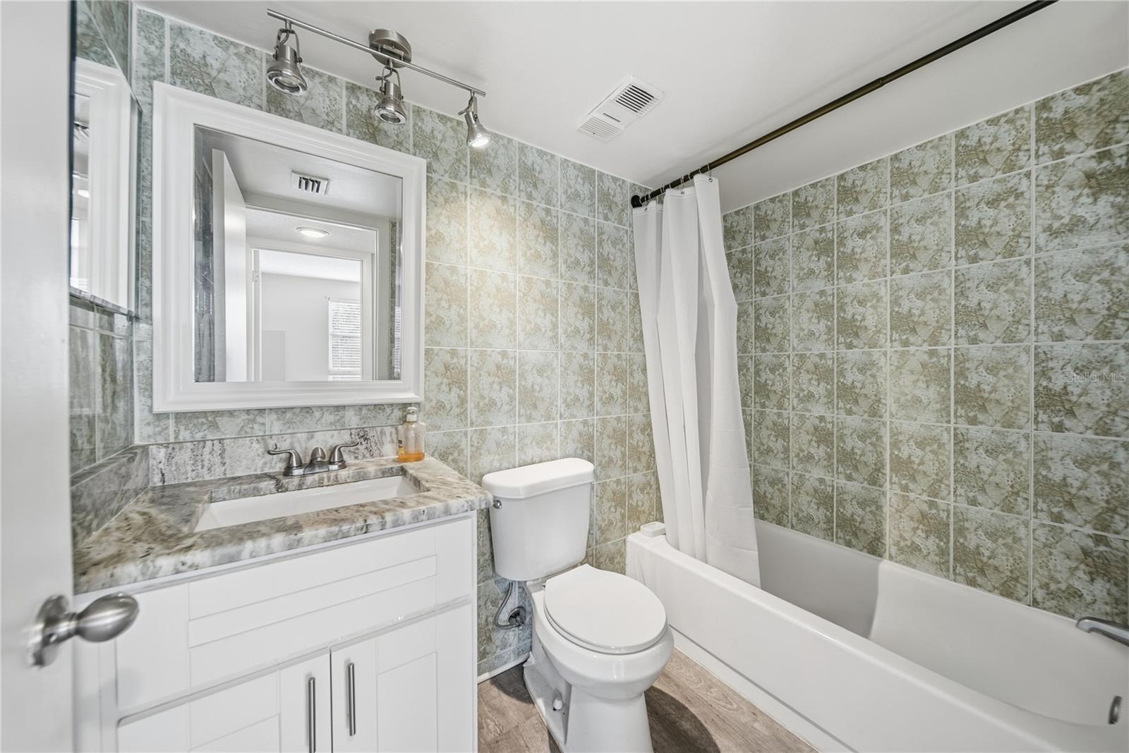 5040 TERRACE PALMS CIR #102