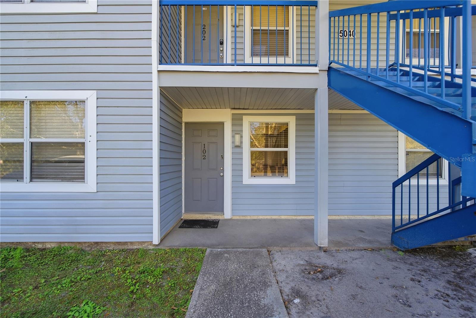 5040 TERRACE PALMS CIR #102