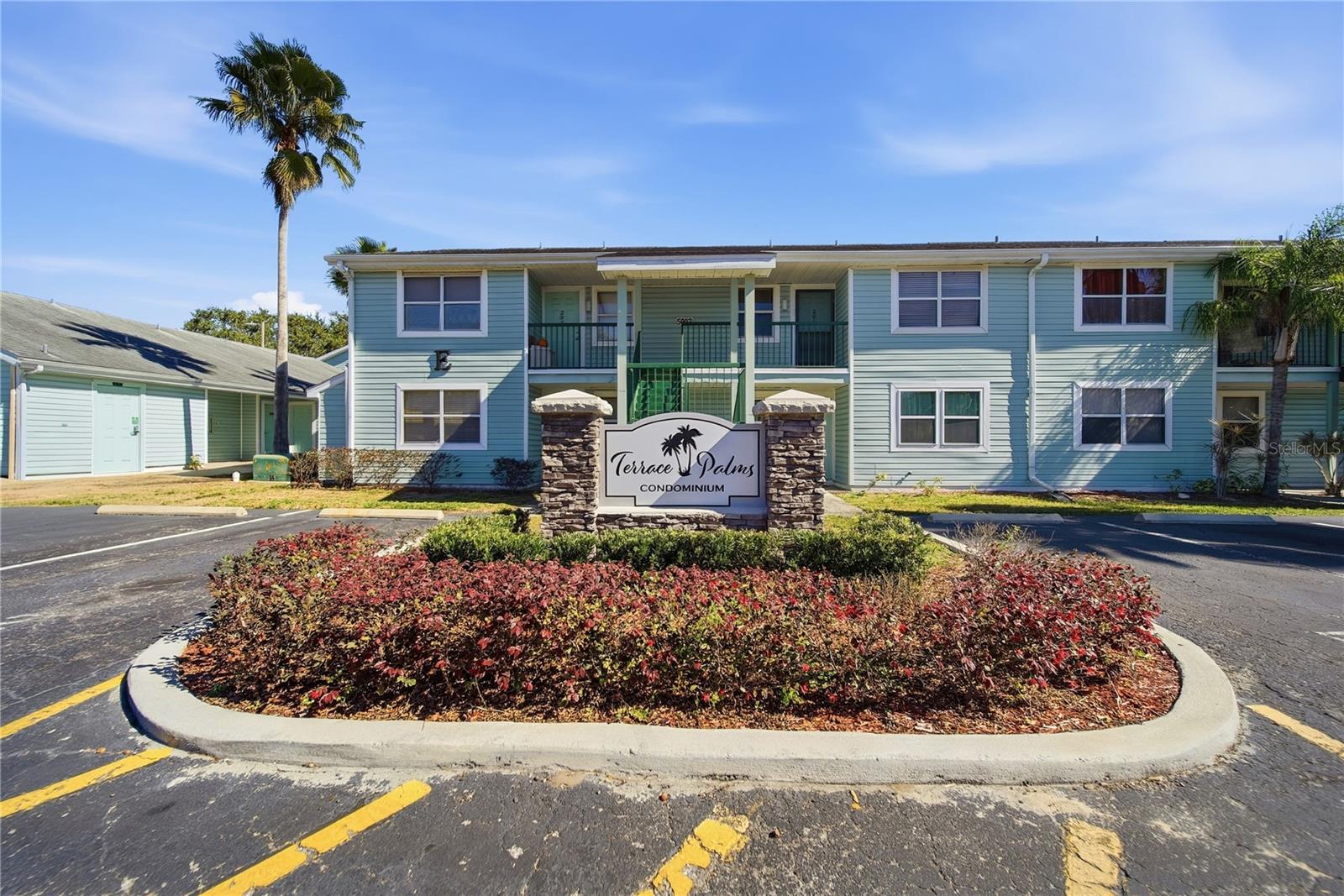 5040 TERRACE PALMS CIR #102