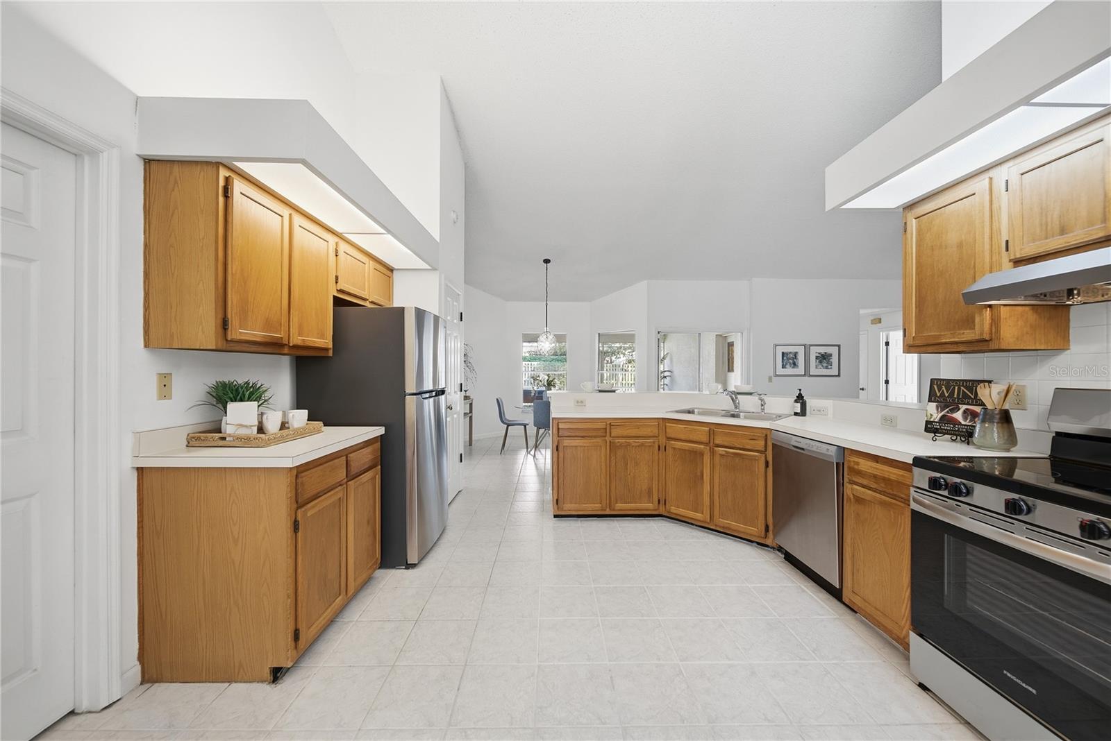 1908 RIVER CROSSING DR