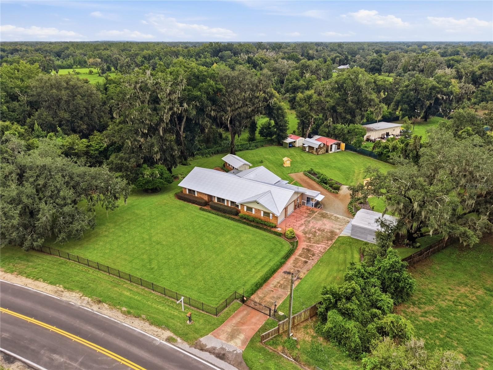 3704 THONOTOSASSA RD