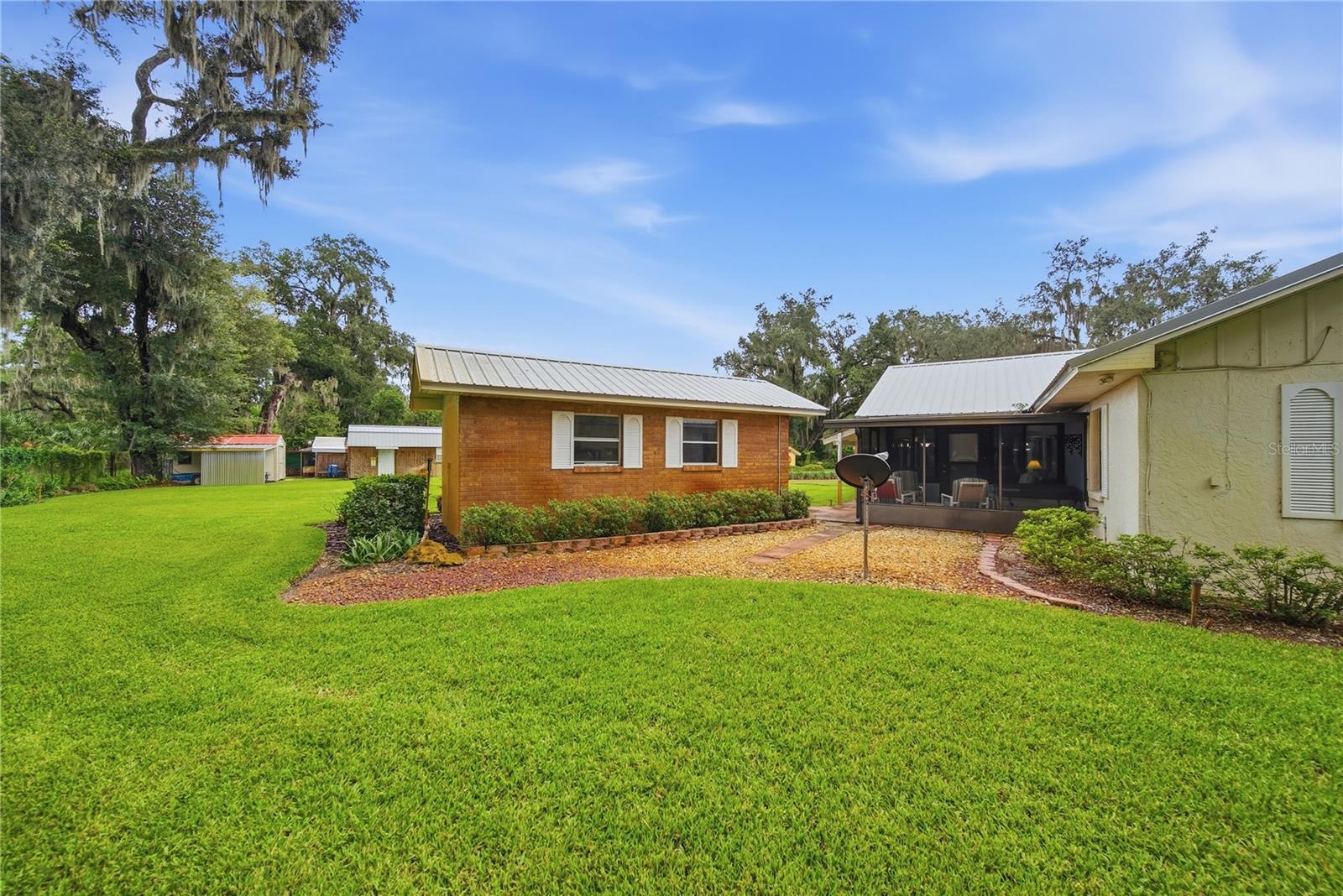 3704 THONOTOSASSA RD