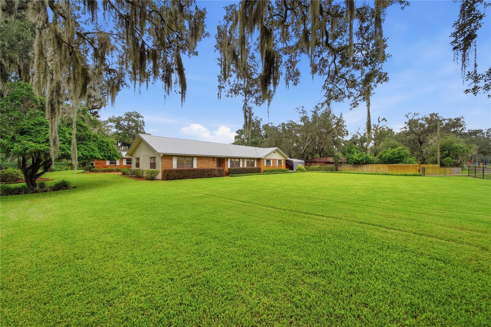 3704 THONOTOSASSA RD