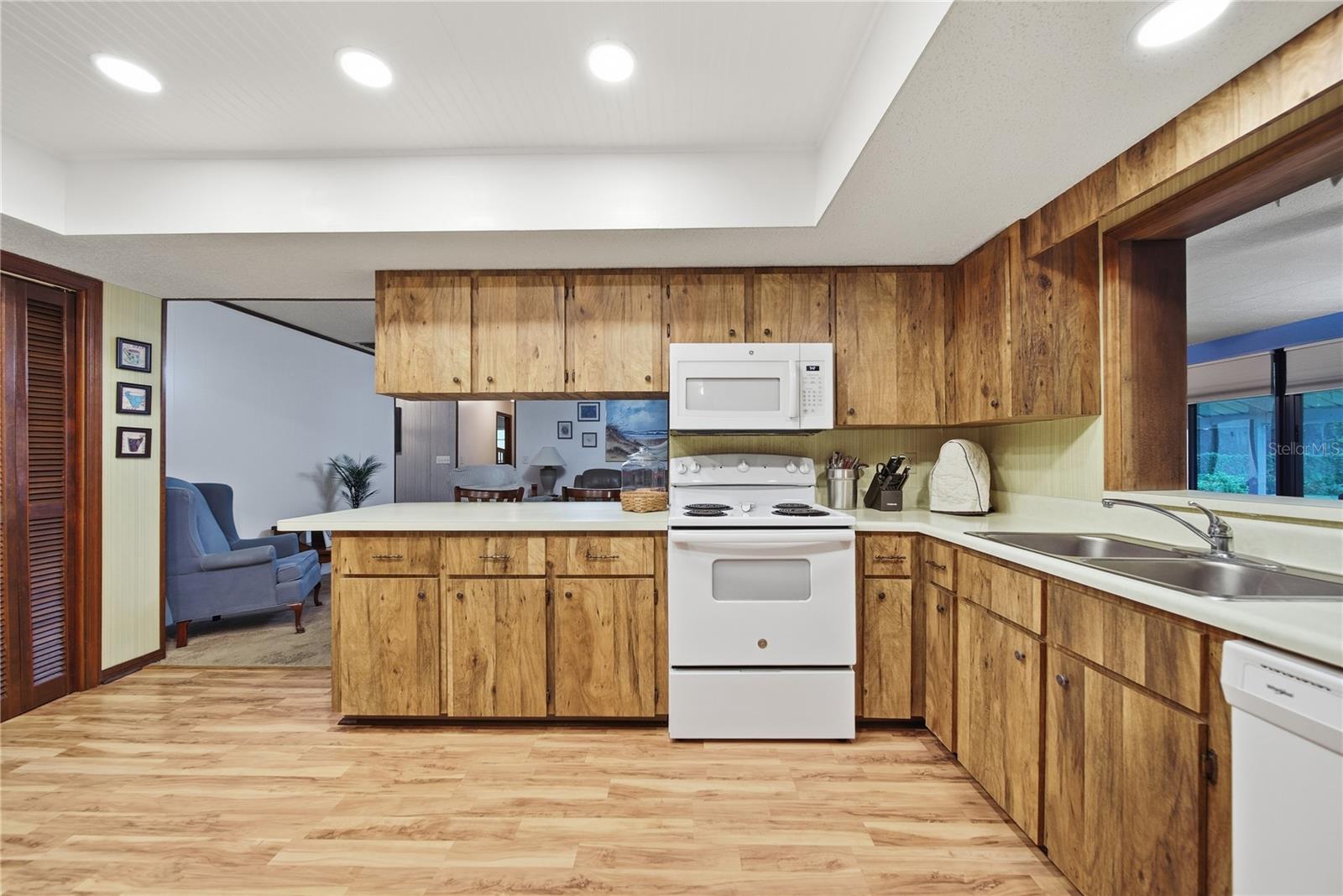3704 THONOTOSASSA RD