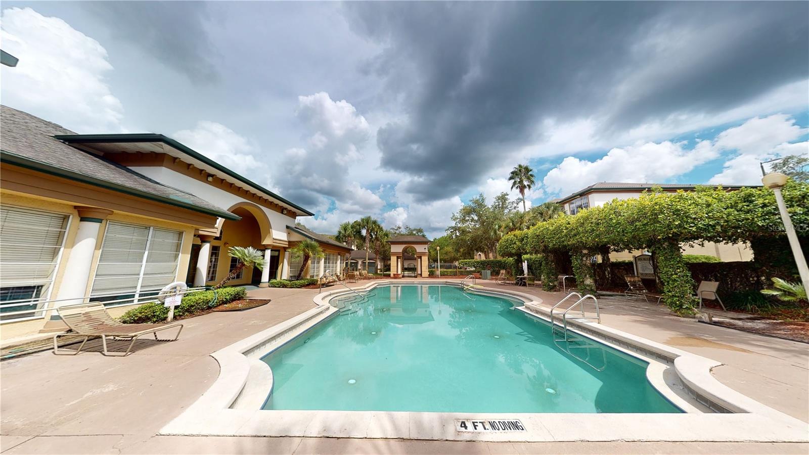 17110 CARRINGTON PARK DR #806