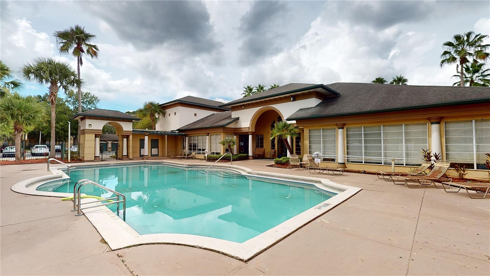 17110 CARRINGTON PARK DR #806