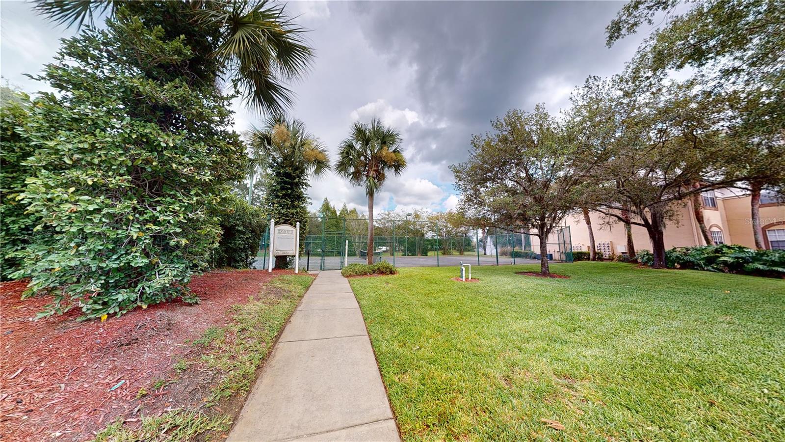 17110 CARRINGTON PARK DR #806