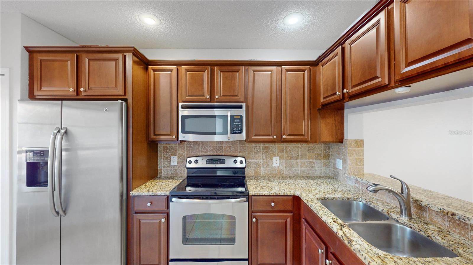 8549 HUNTERS KEY CIR