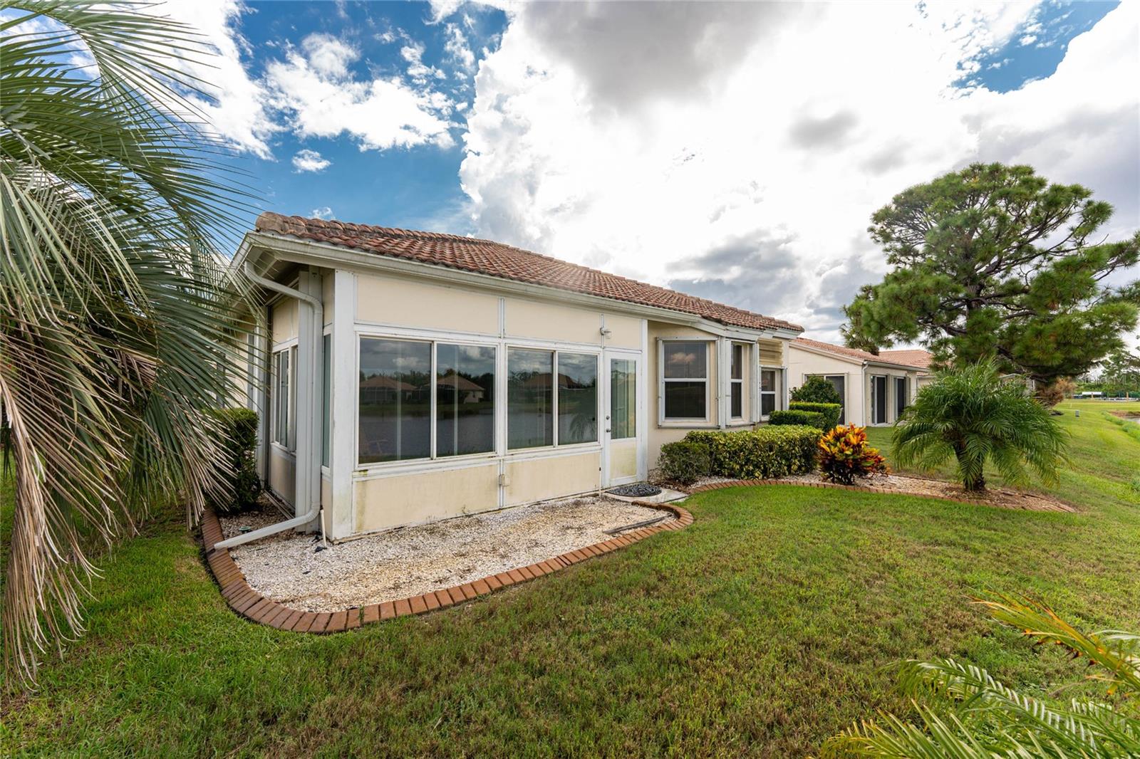 6730 GREENVIEW LN