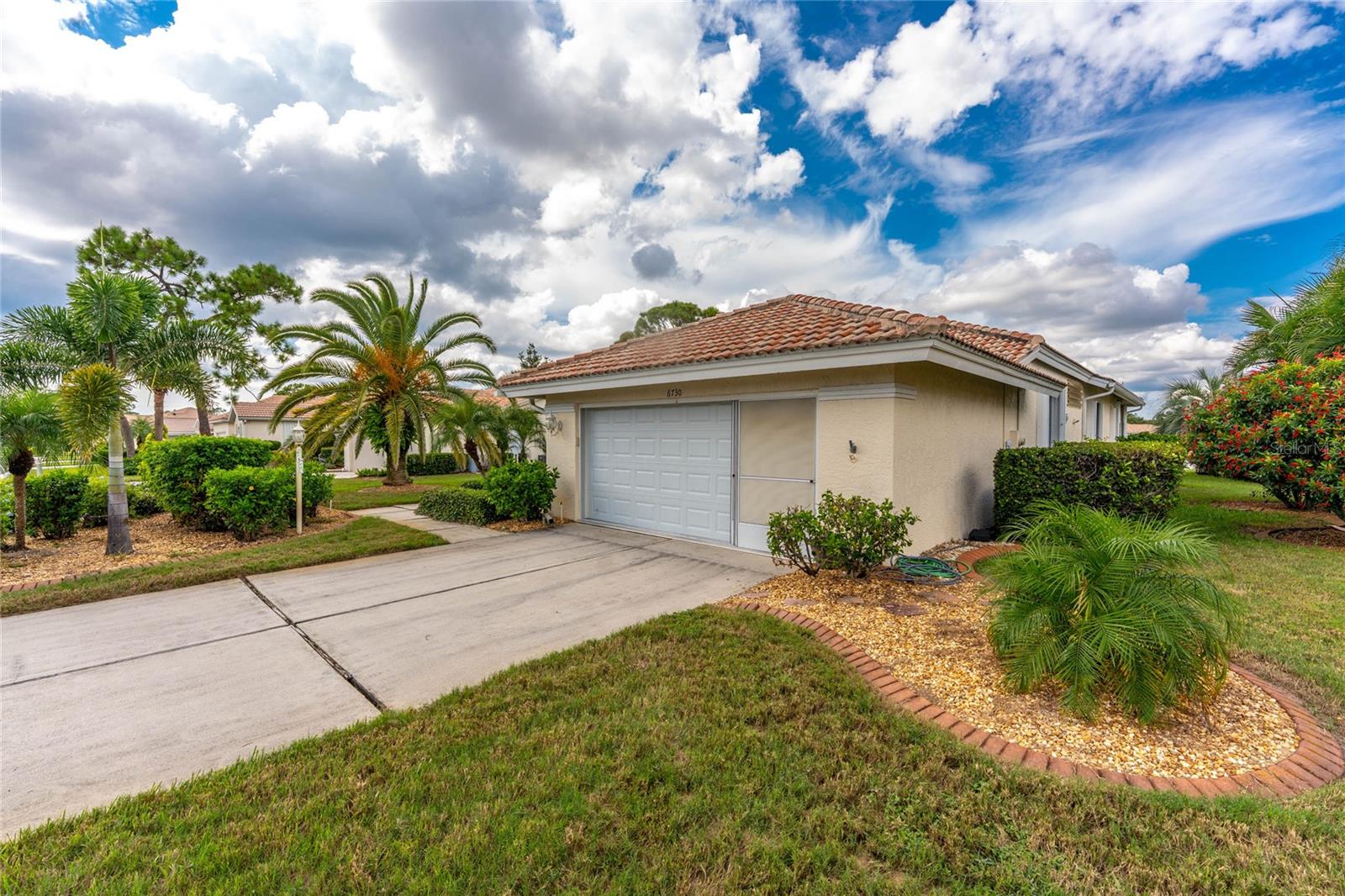6730 GREENVIEW LN