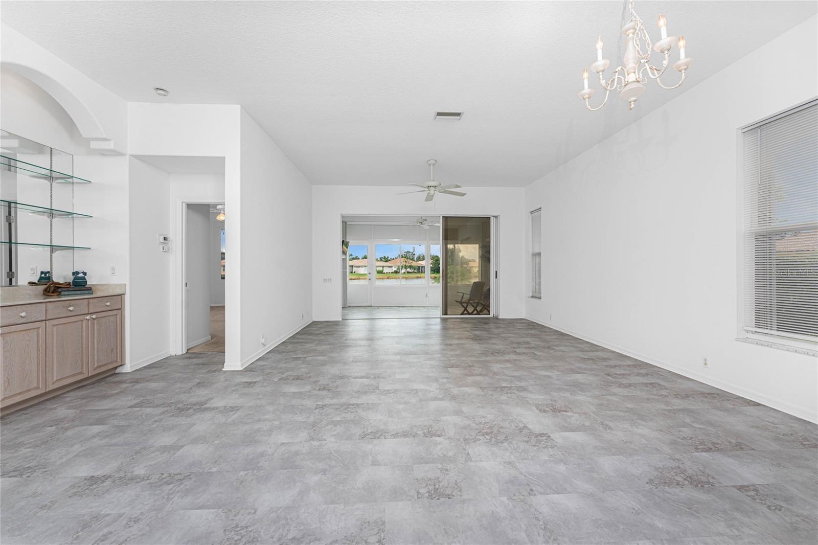 6730 GREENVIEW LN