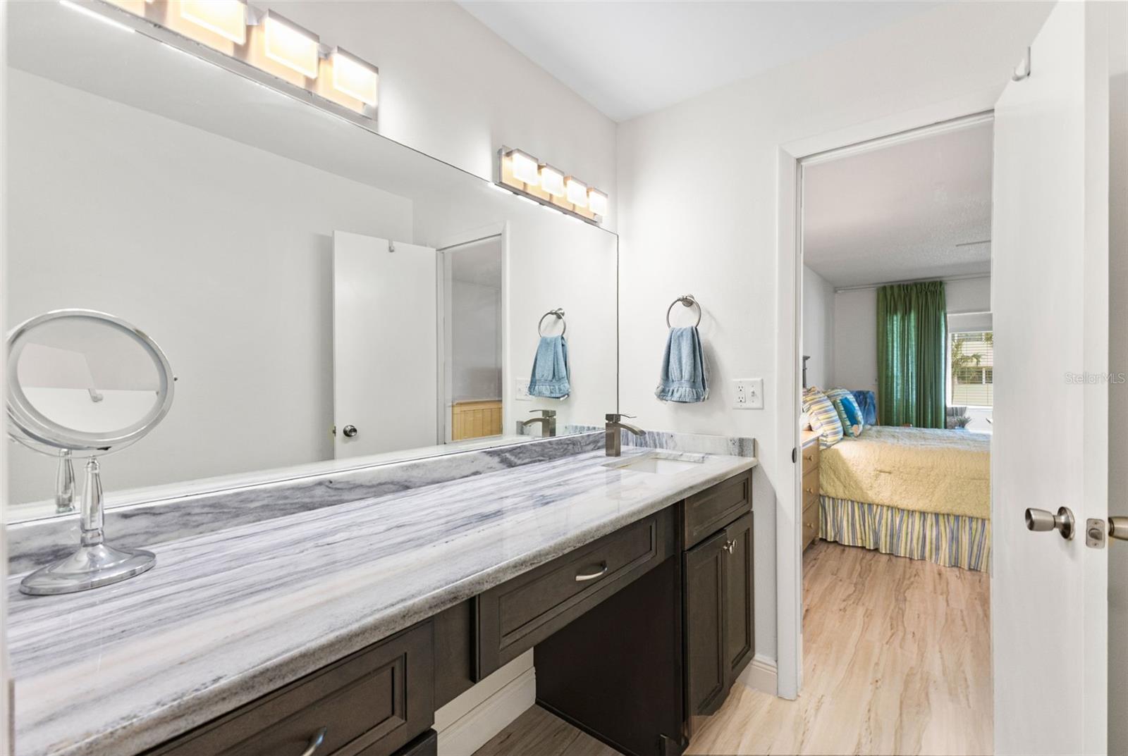 100 BLUFF VIEW DR #207B