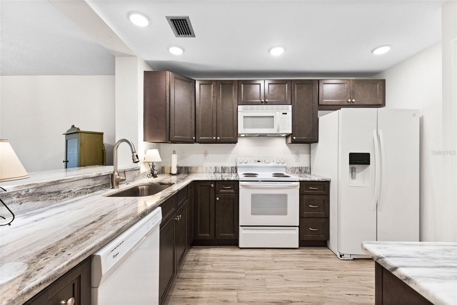 100 BLUFF VIEW DR #207B