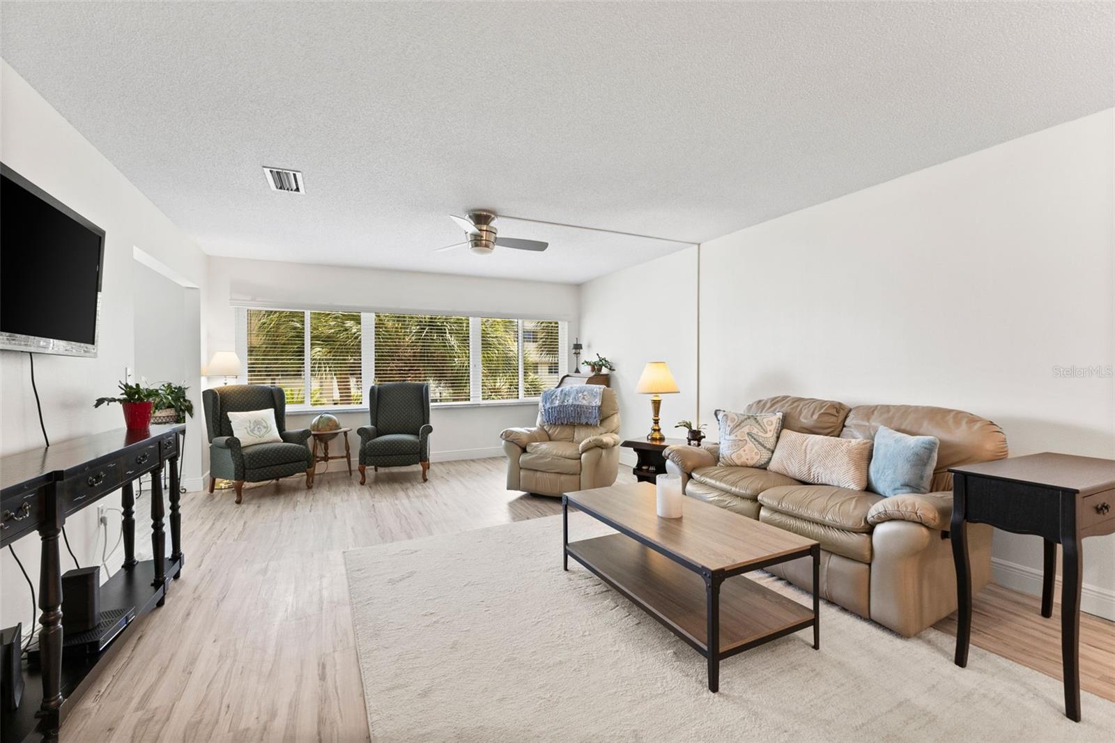 100 BLUFF VIEW DR #207B