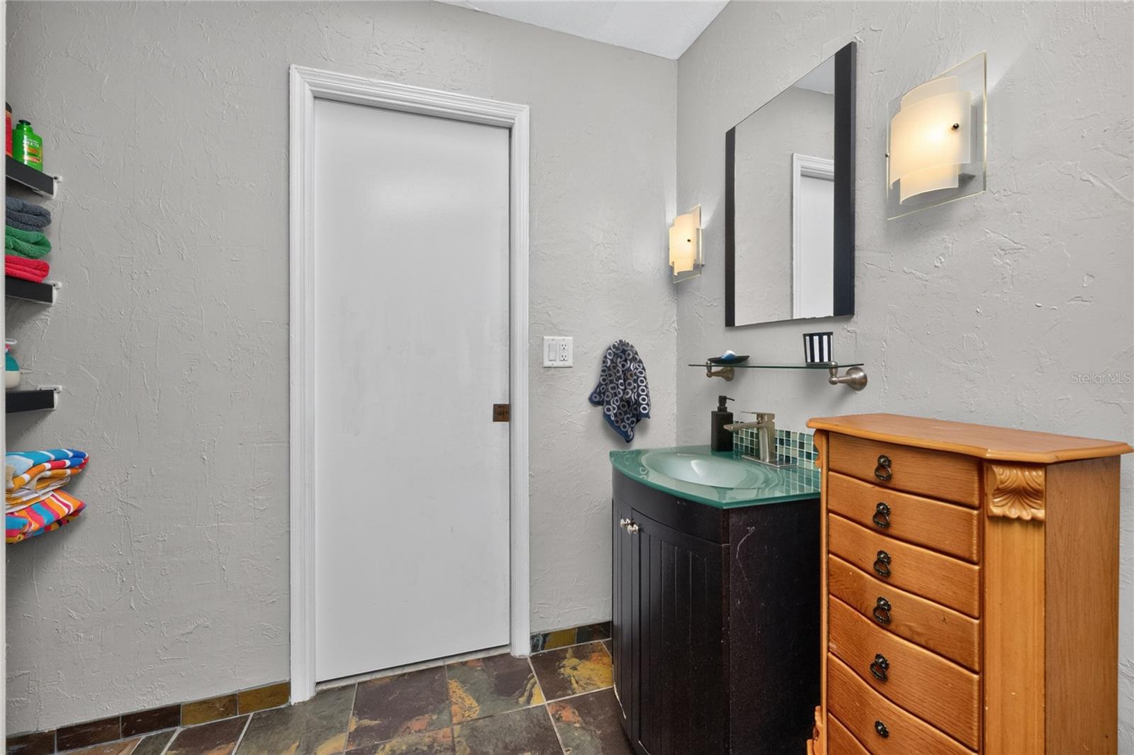 2466 NEWBURY ST