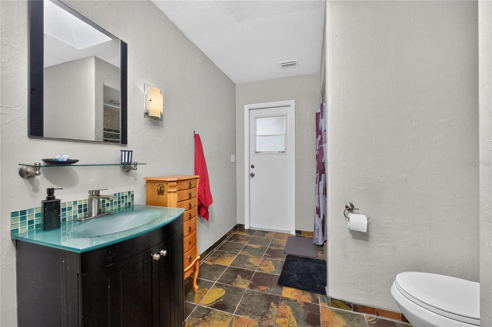 2466 NEWBURY ST