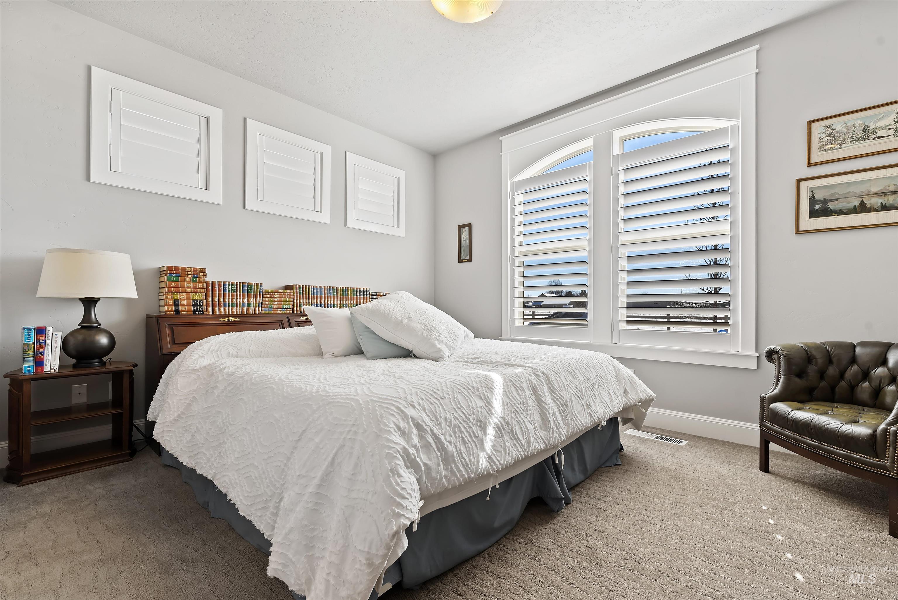 1336 E Green Haven St