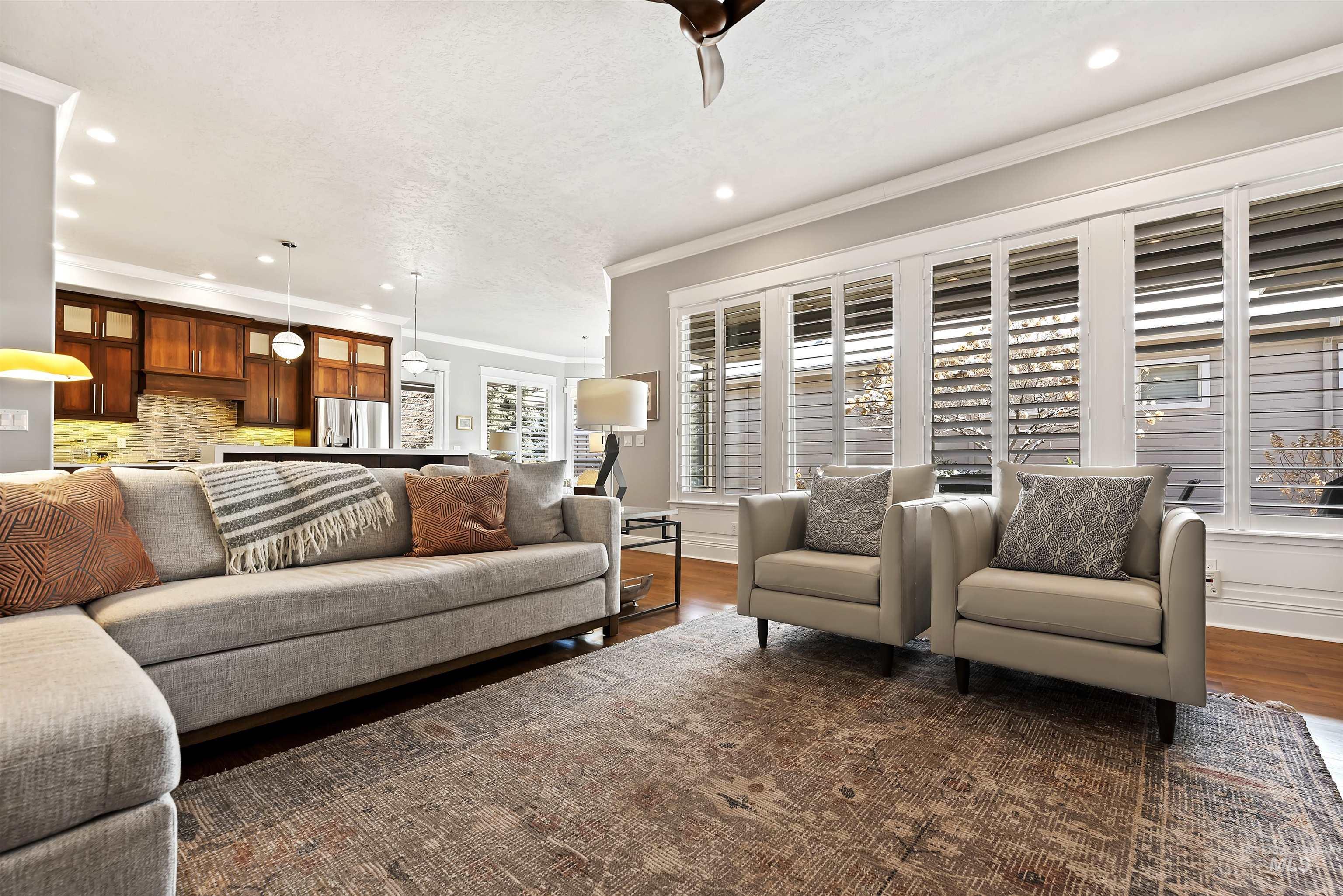 1336 E Green Haven St