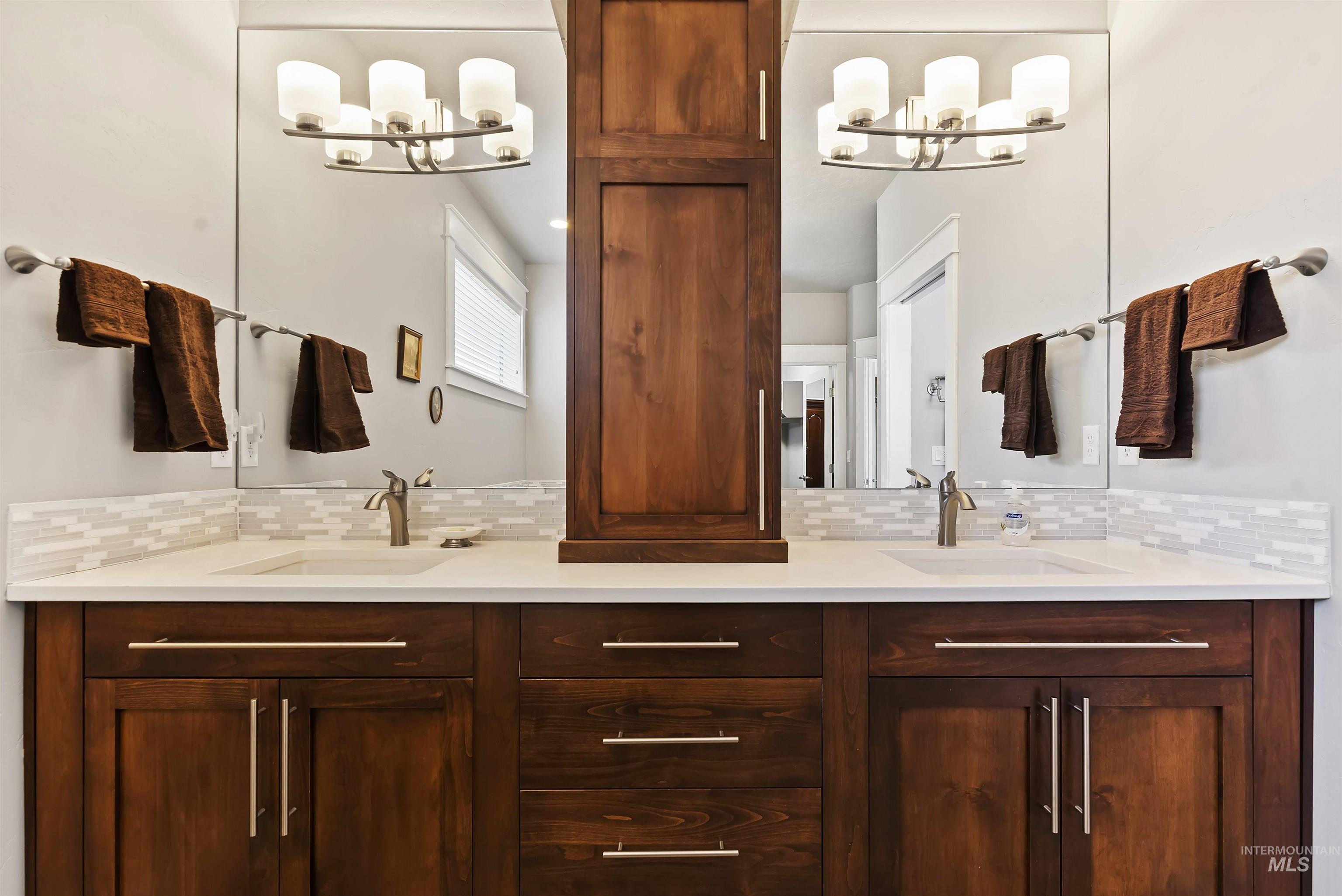 1336 E Green Haven St