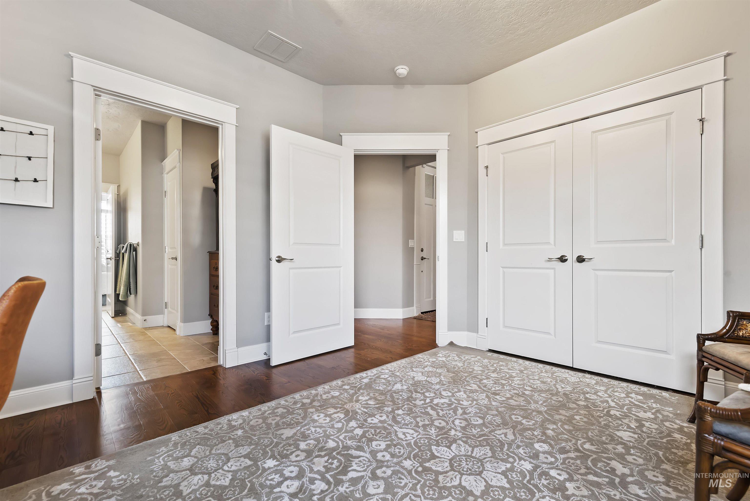 1336 E Green Haven St