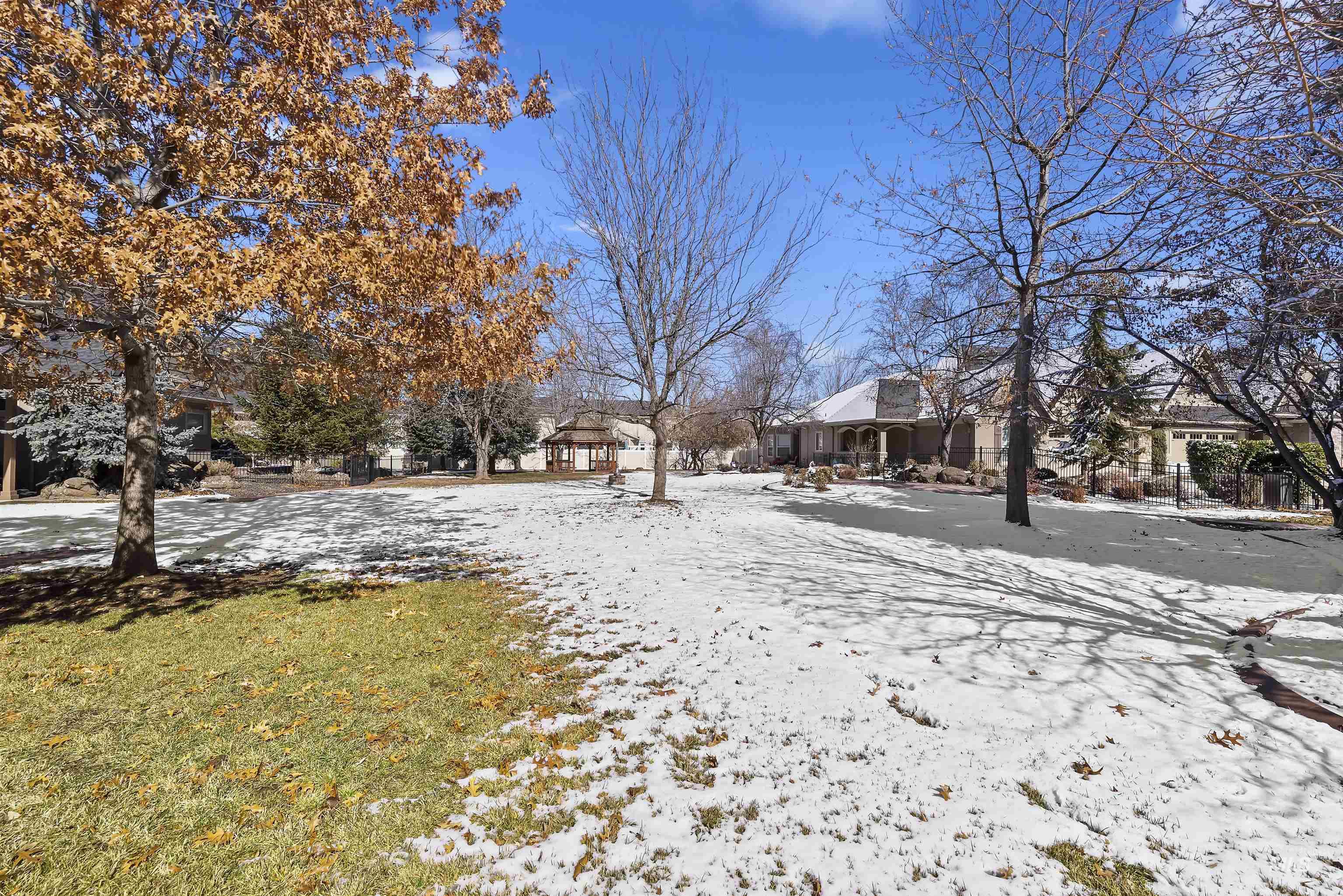 1336 E Green Haven St