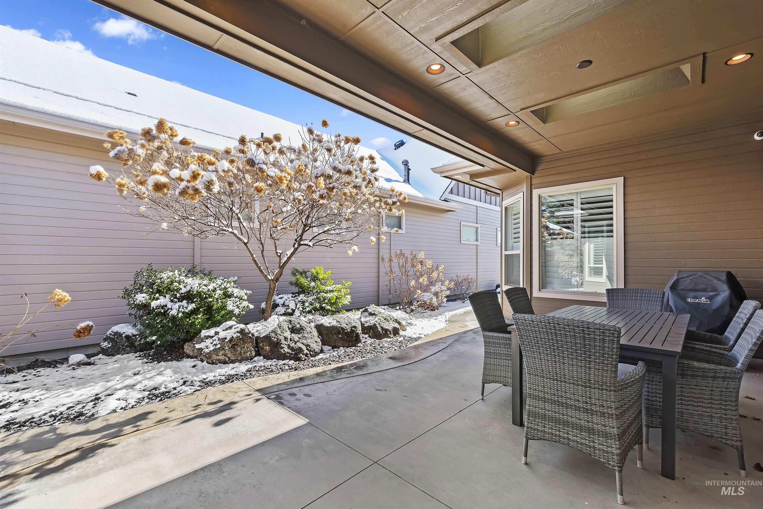 1336 E Green Haven St