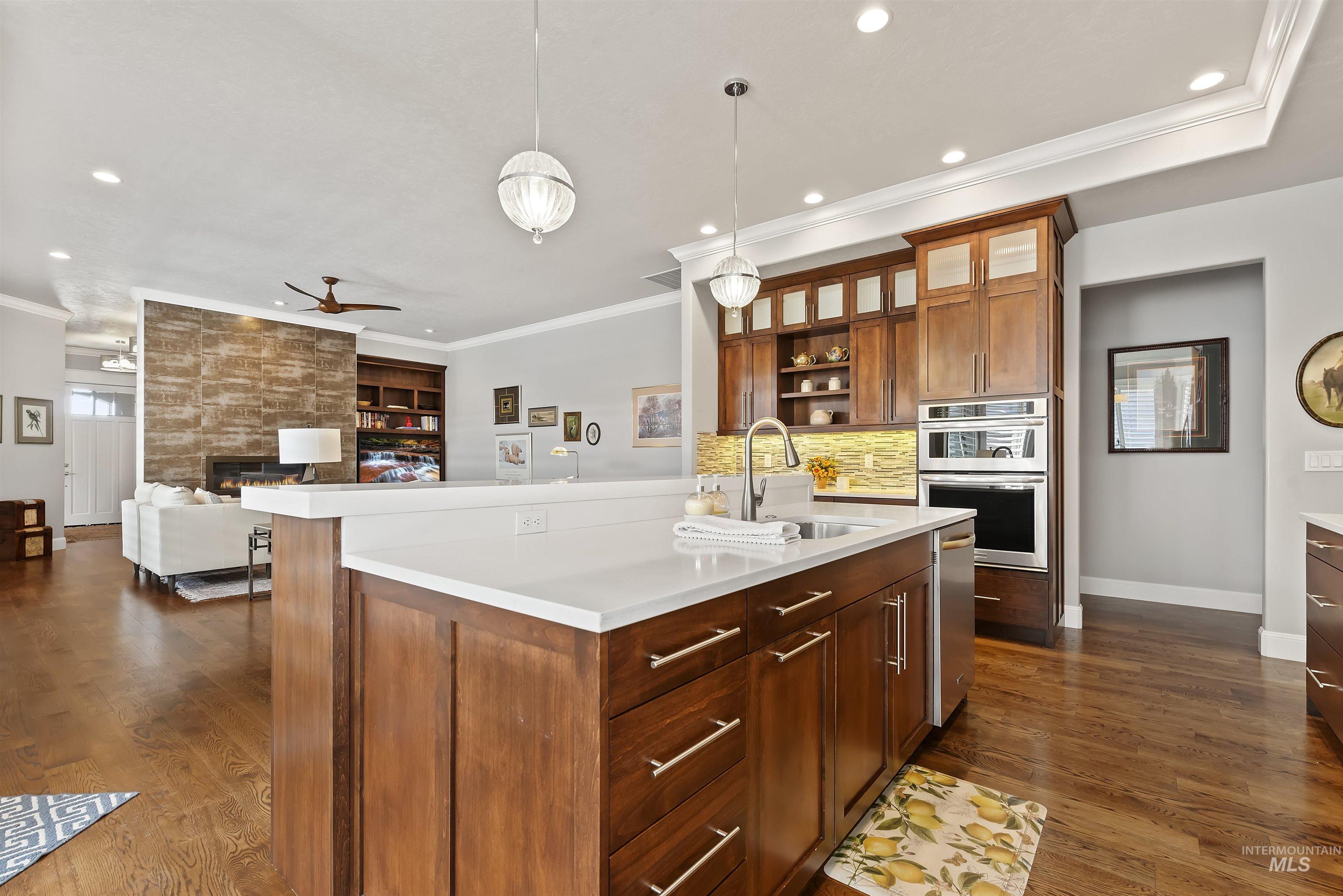 1336 E Green Haven St