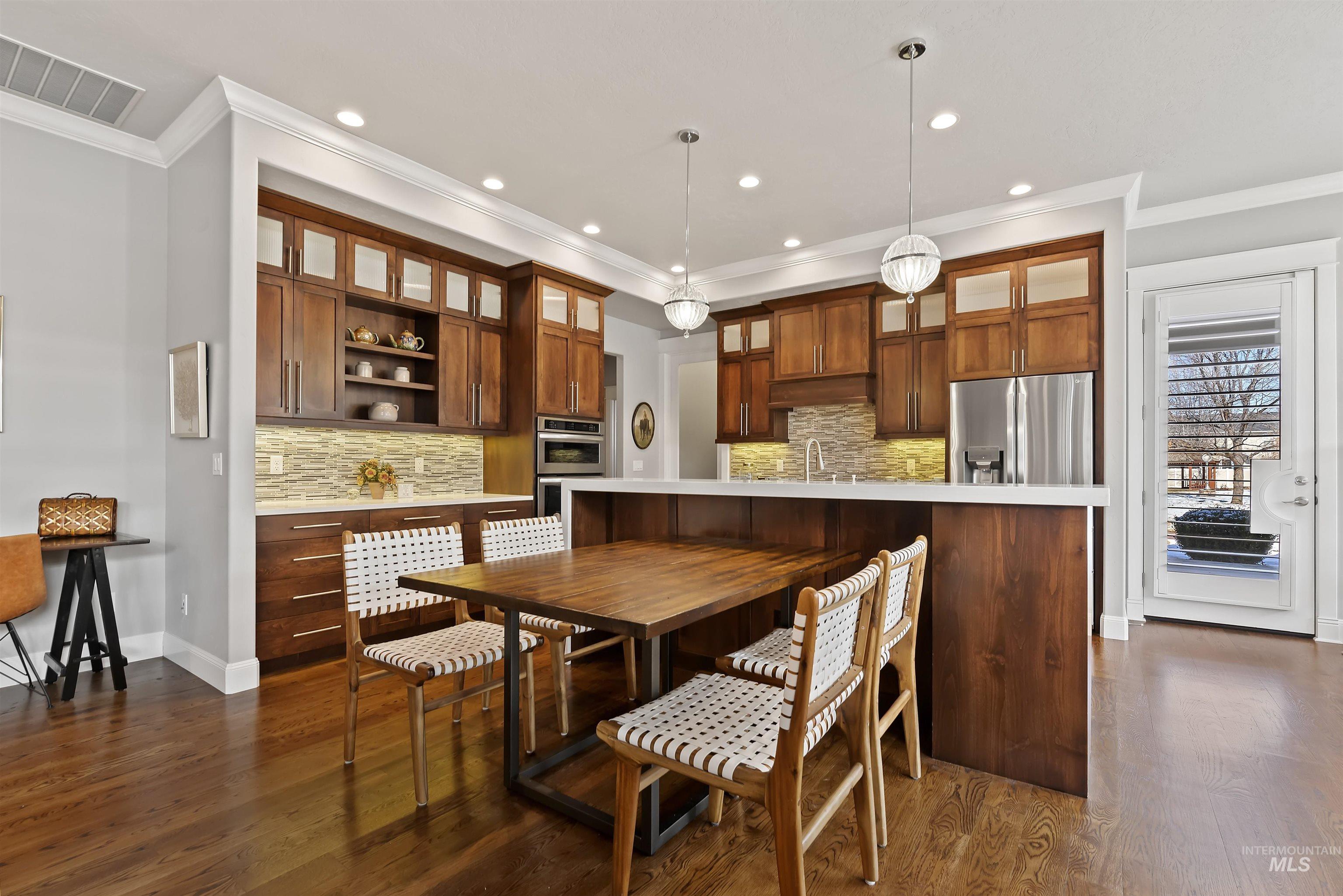 1336 E Green Haven St