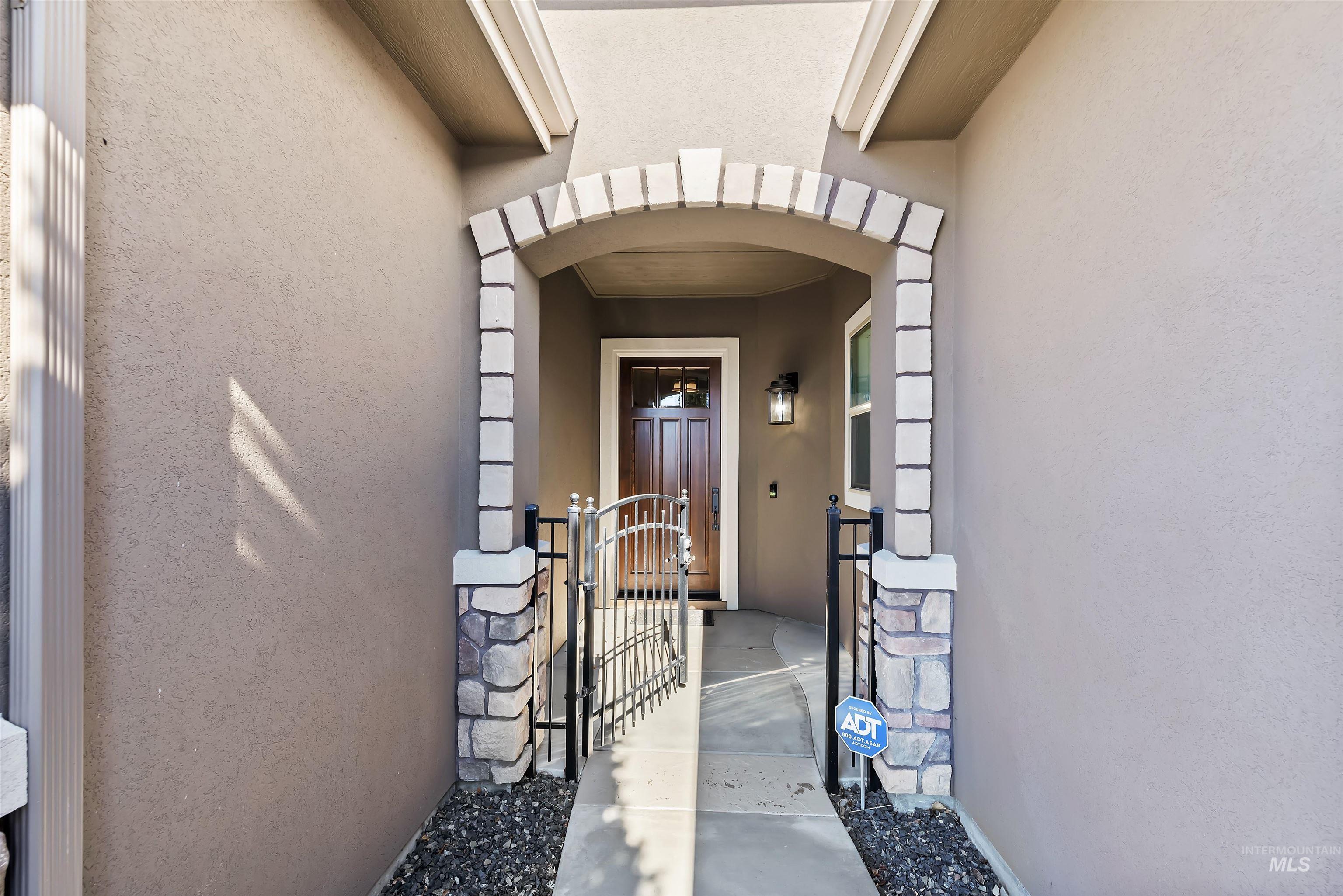 1336 E Green Haven St