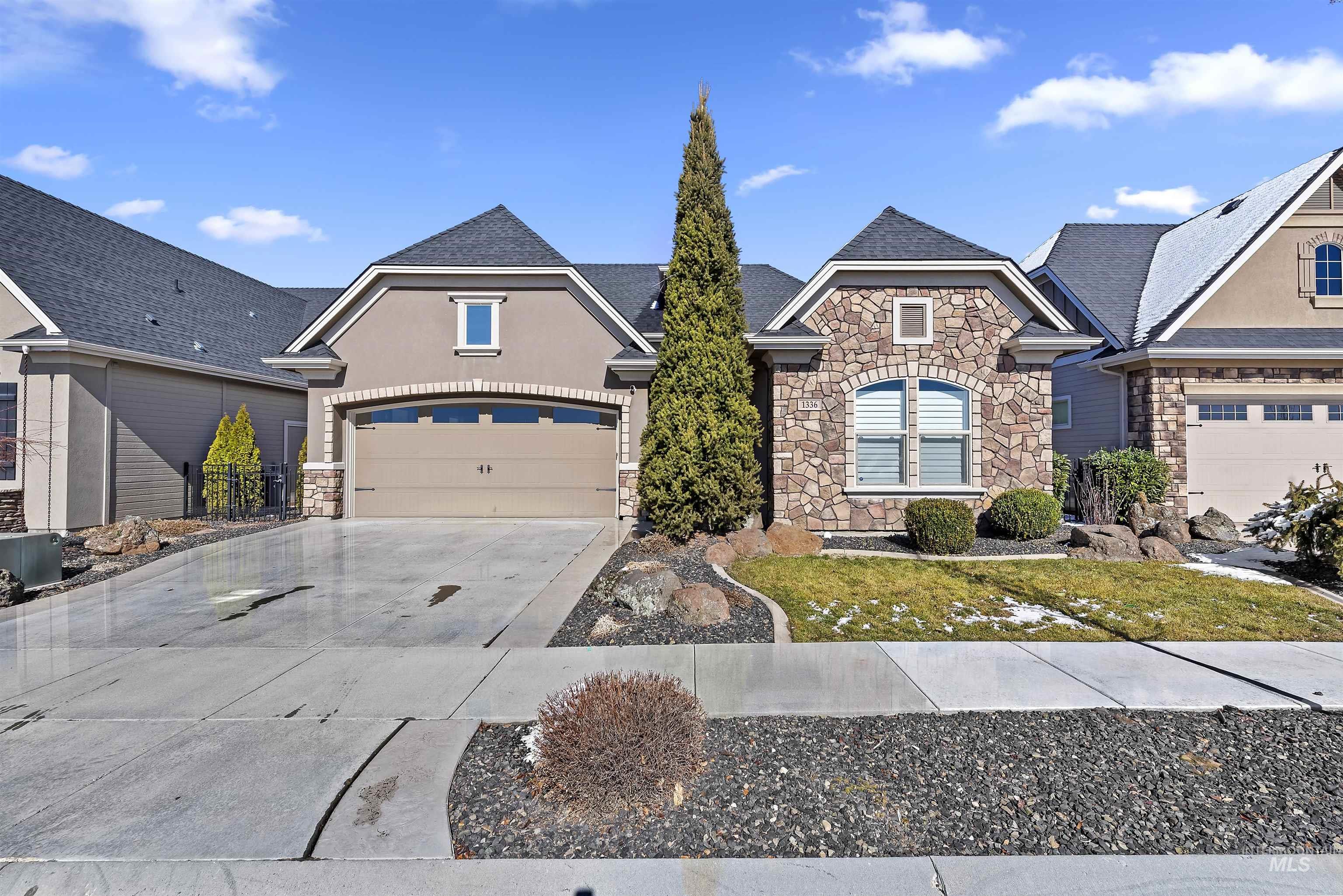 1336 E Green Haven St