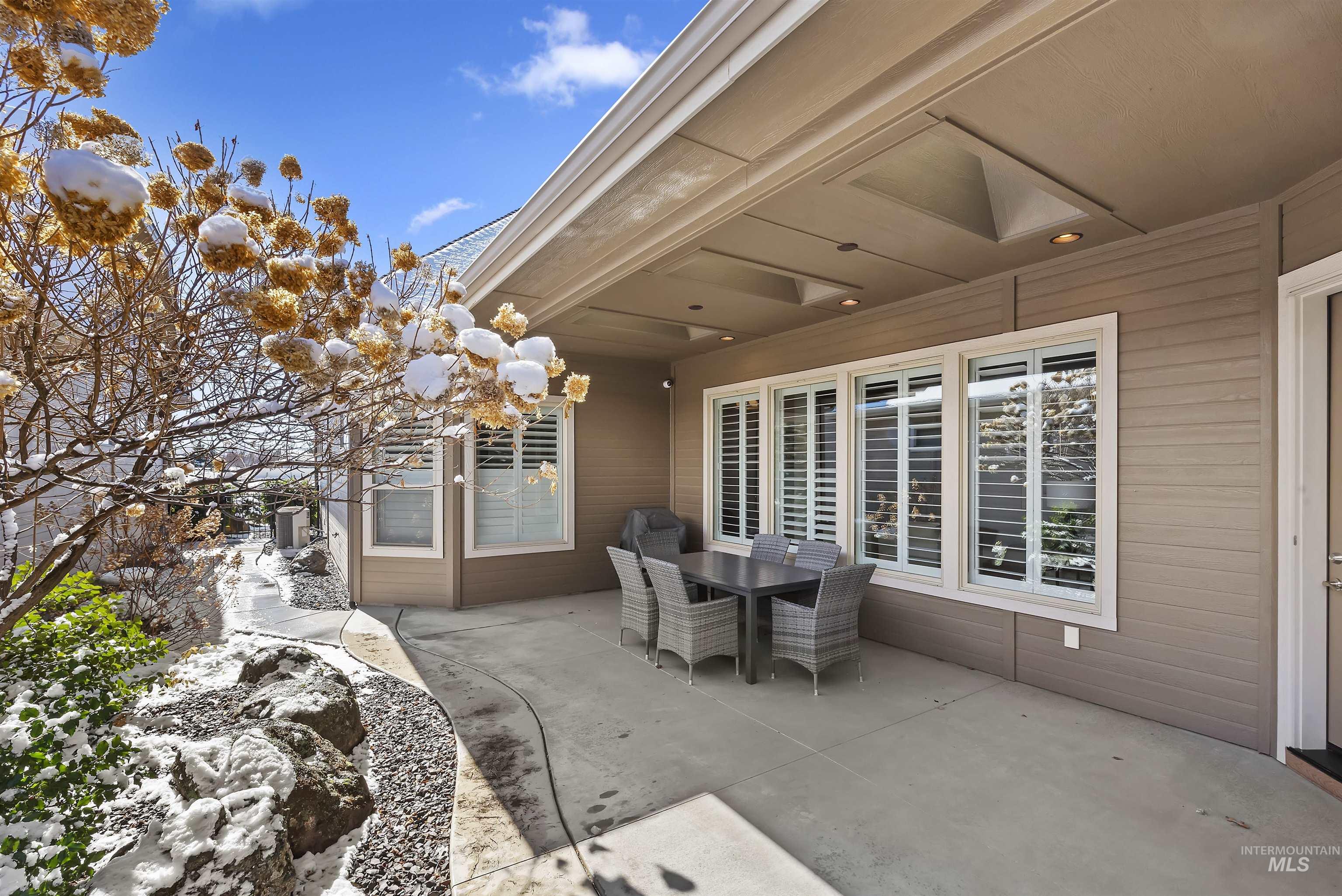 1336 E Green Haven St