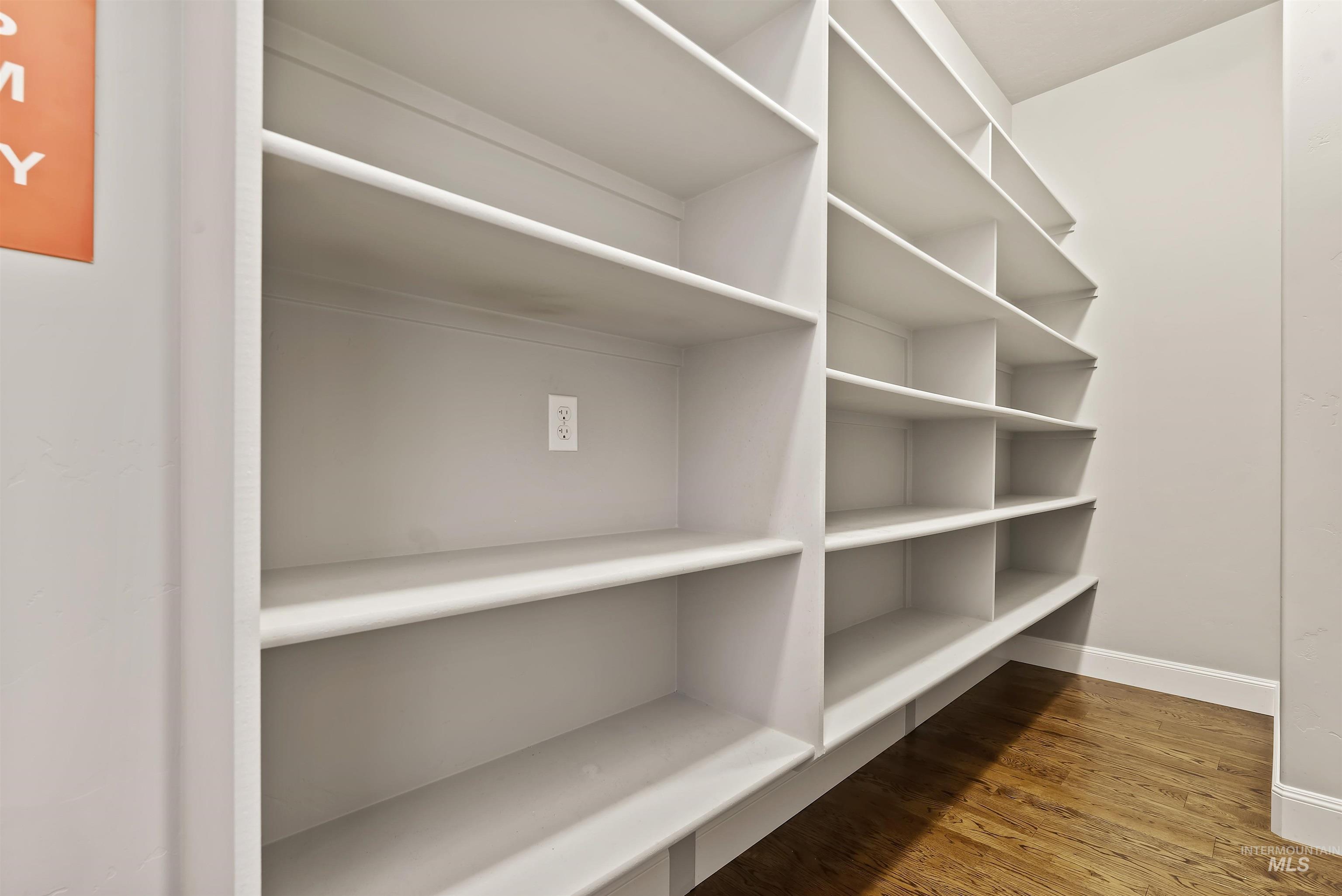 1336 E Green Haven St