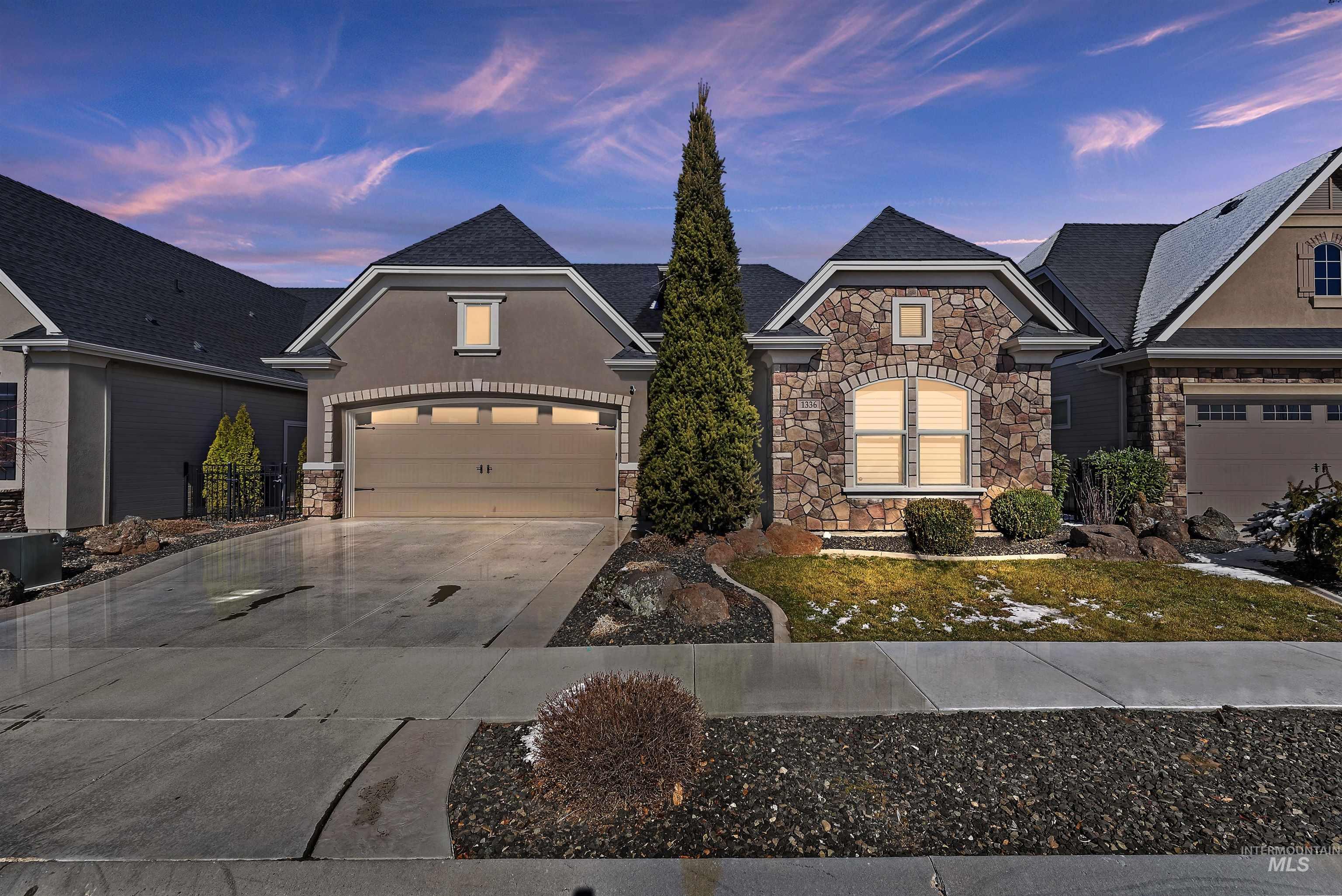 1336 E Green Haven St