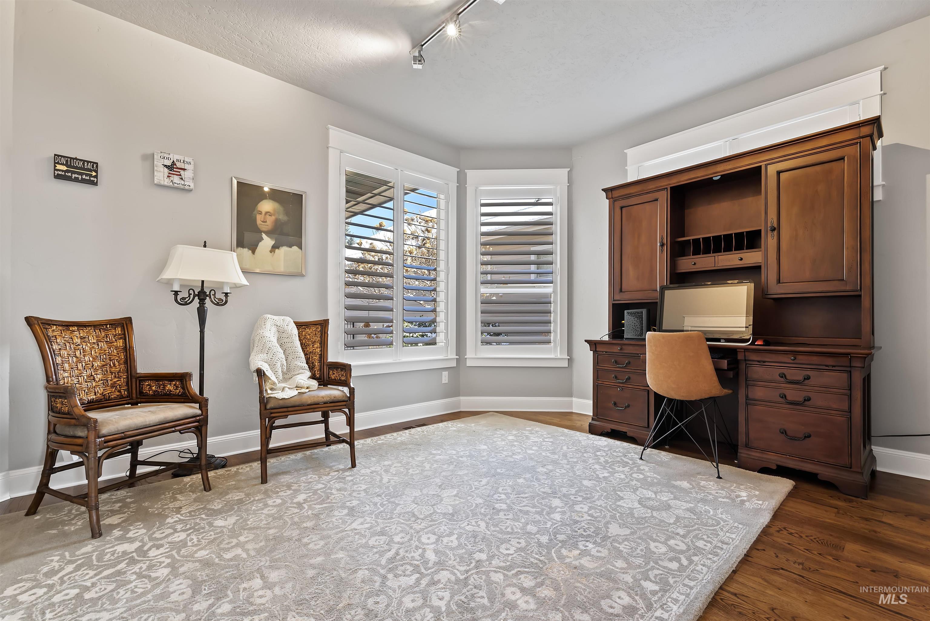 1336 E Green Haven St