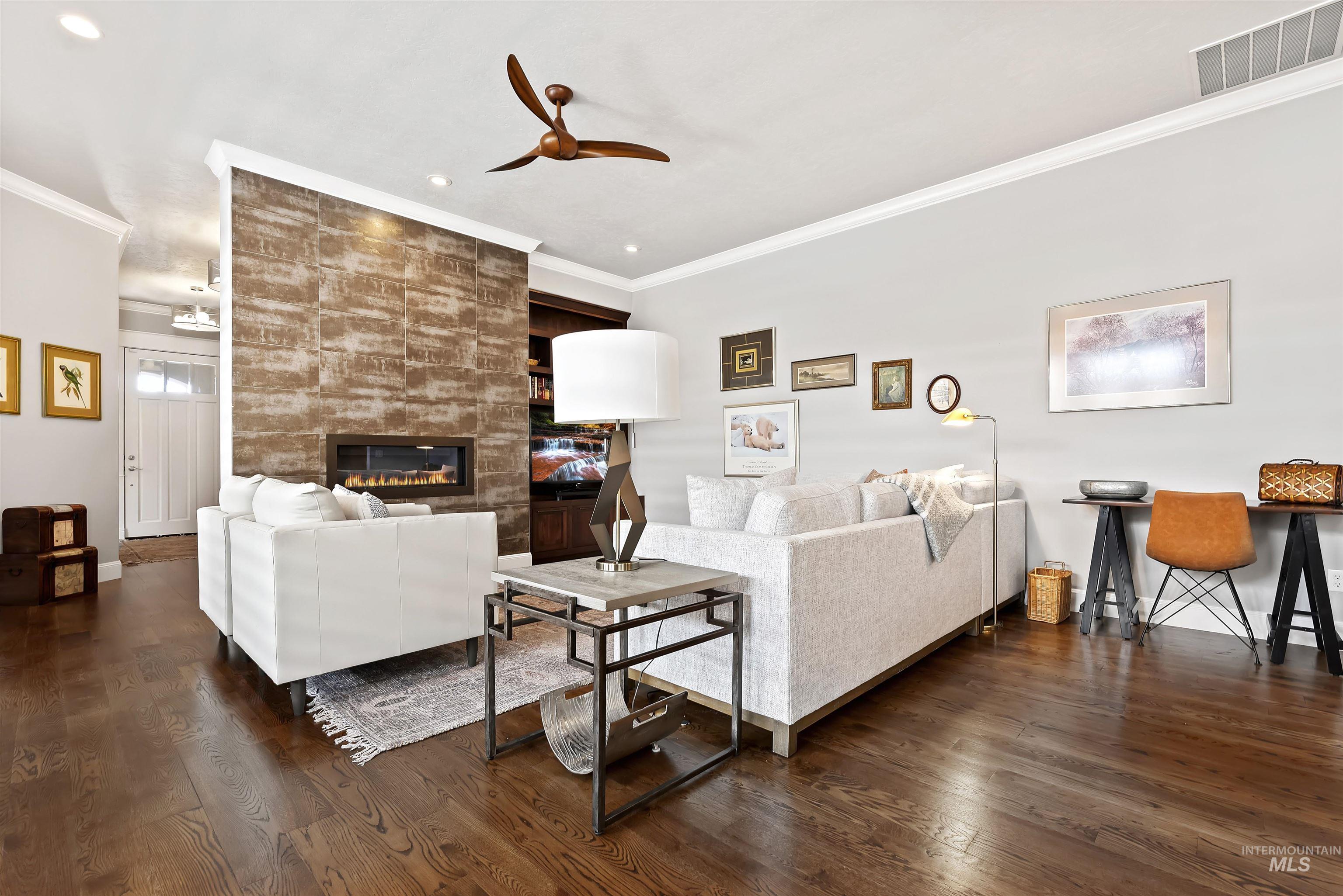 1336 E Green Haven St