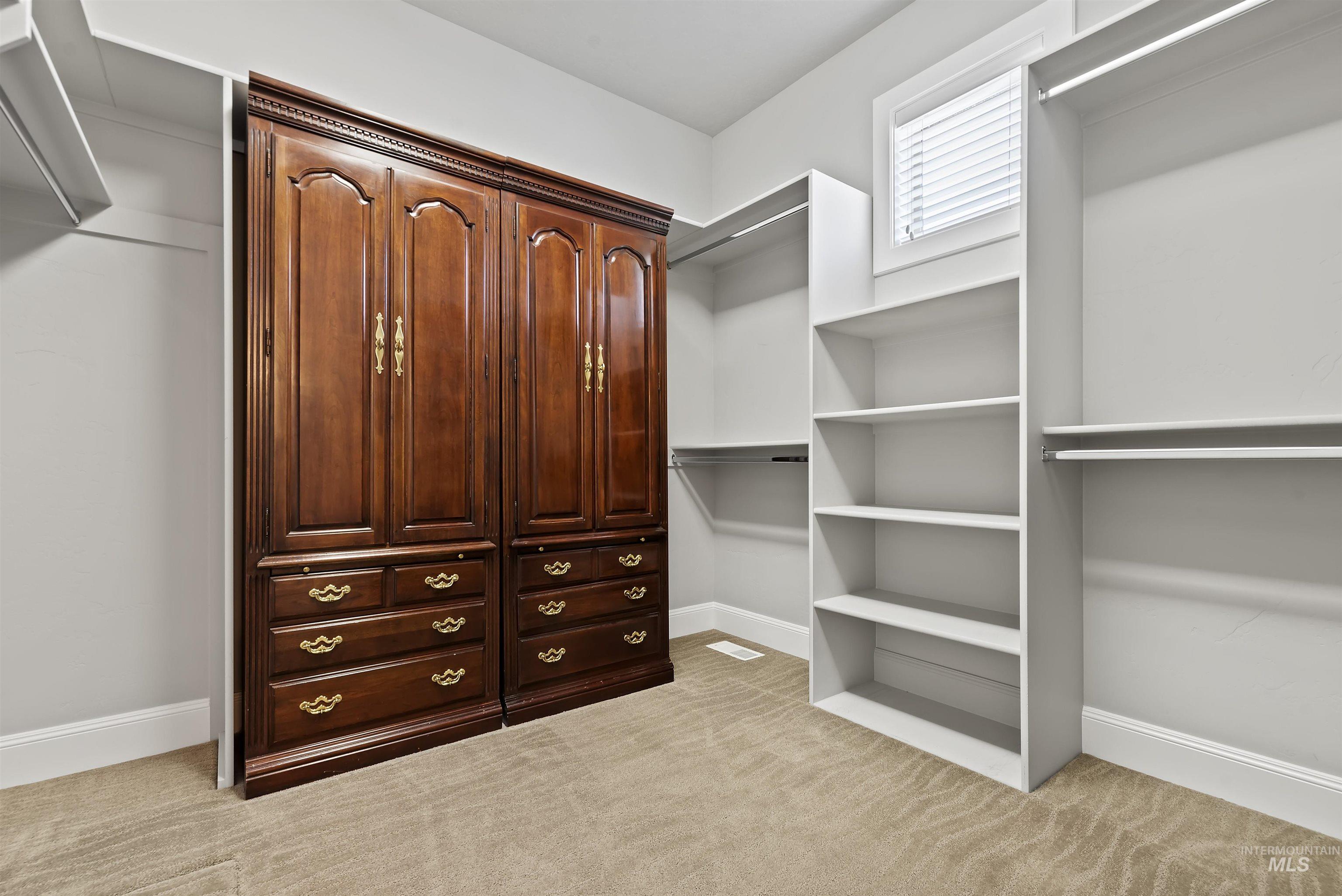 1336 E Green Haven St