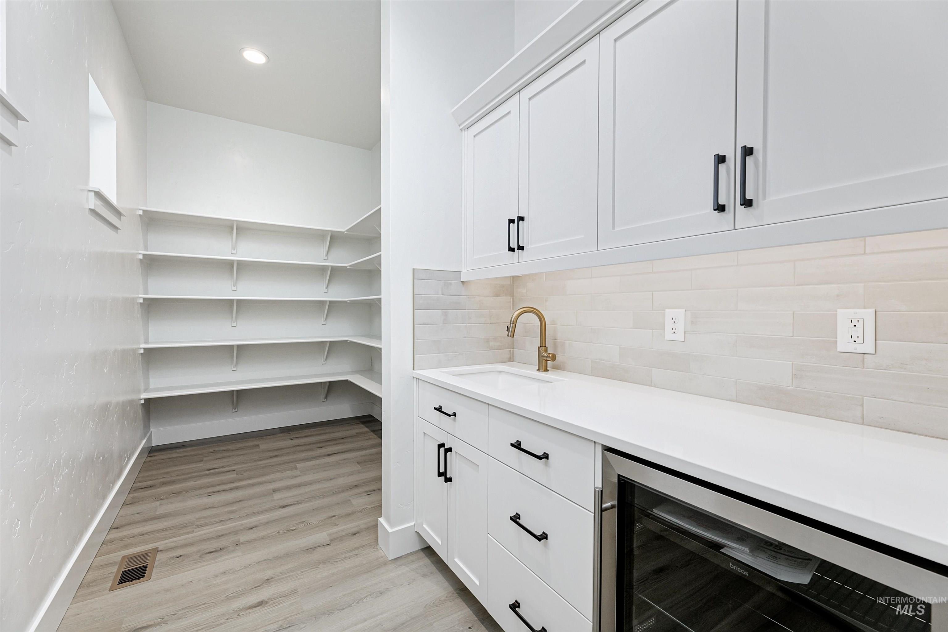 125 S Eagles Roost Way