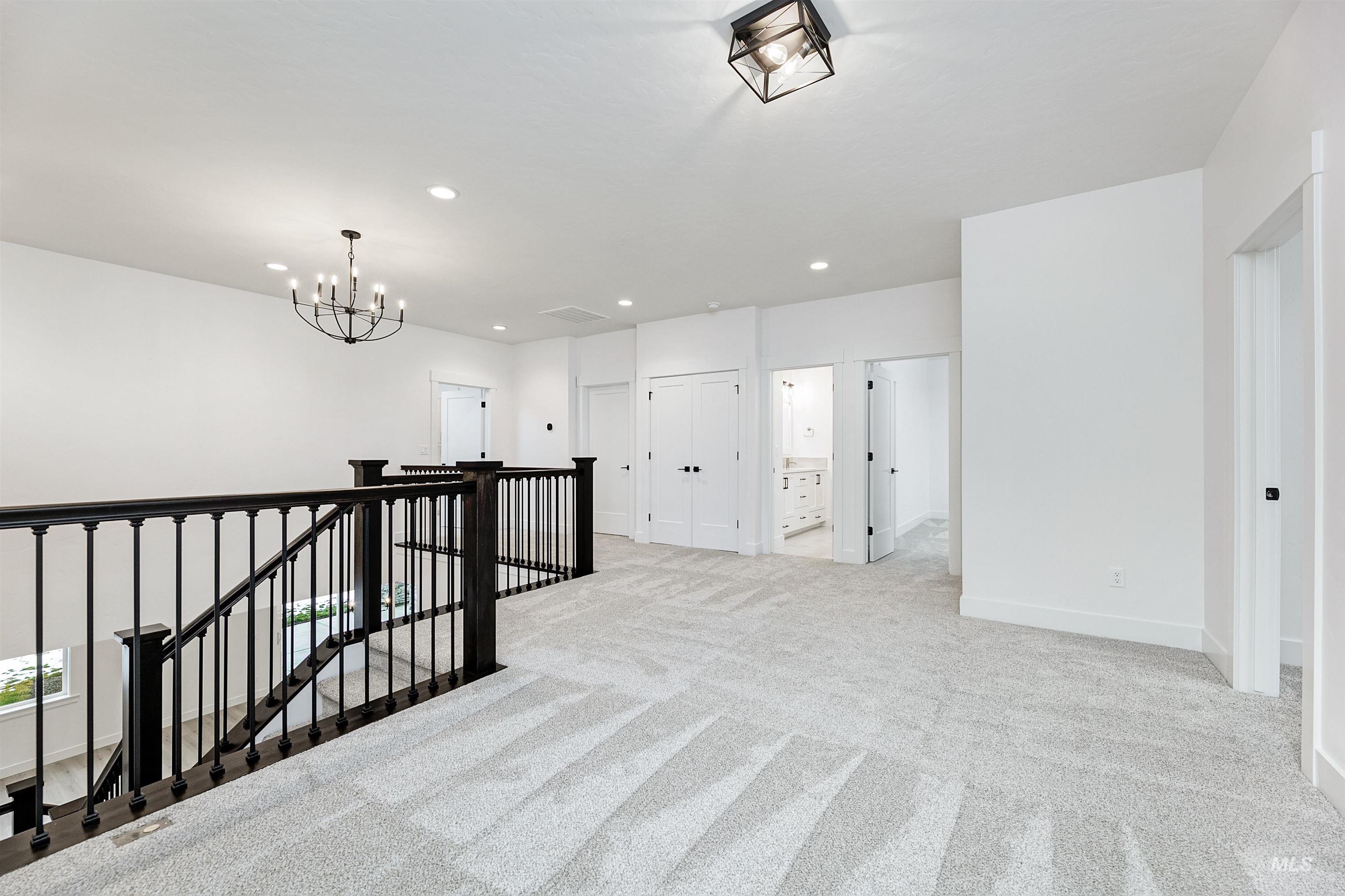 125 S Eagles Roost Way