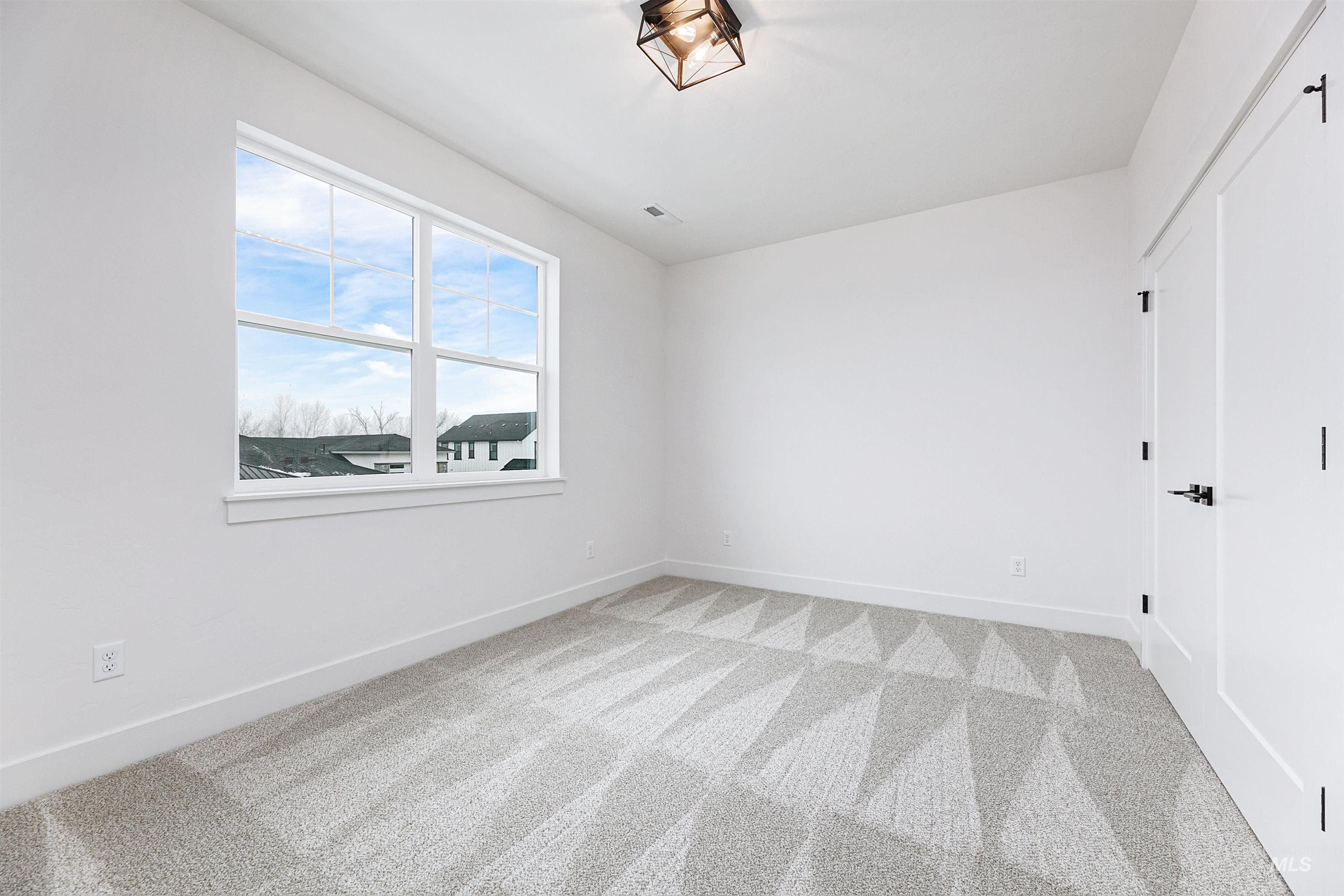 125 S Eagles Roost Way